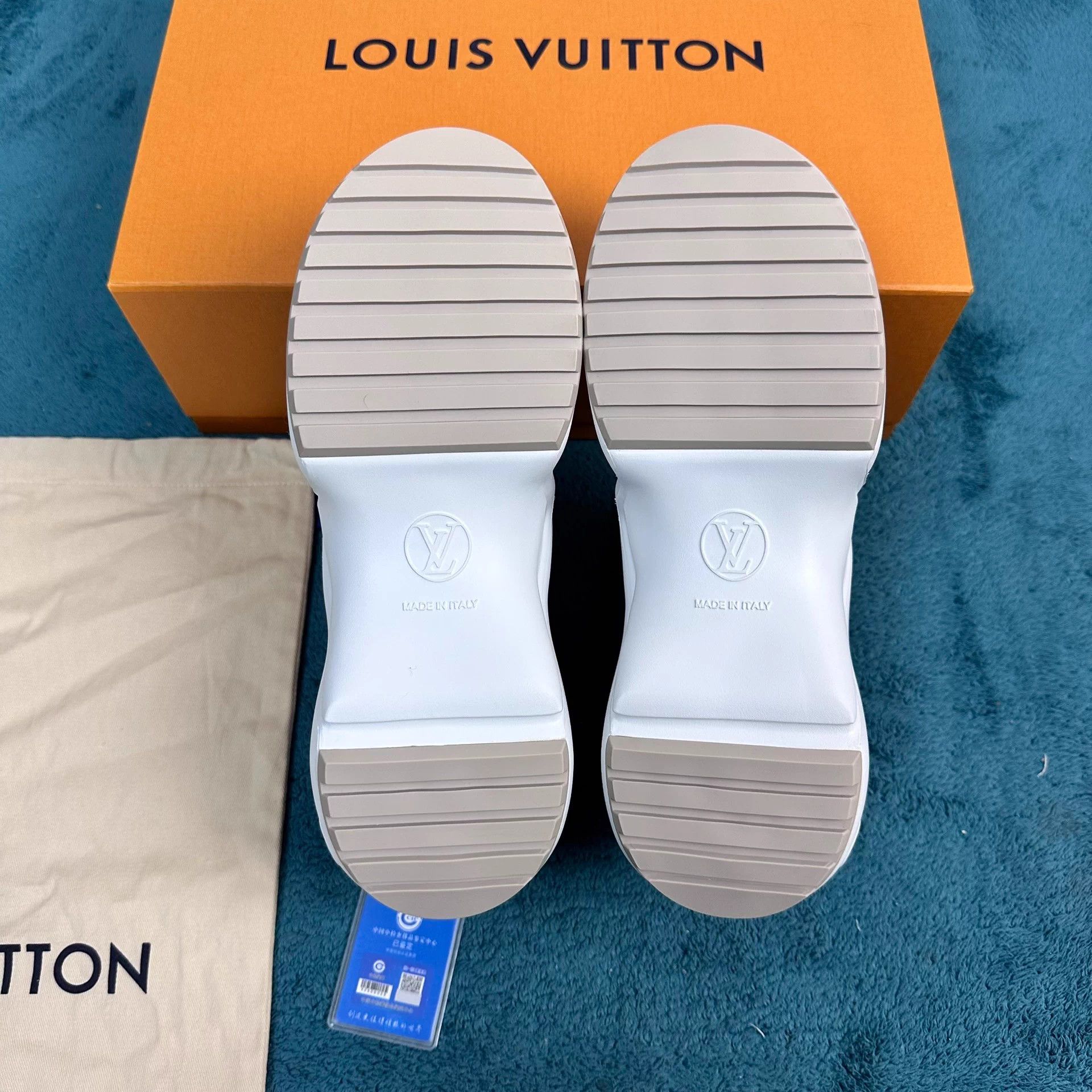 Louis Vuitton LV Dad Sneakers 1.0 Elephant Gray EU35.5 Size US 4.5 / IT 34.5 - 5 Thumbnail