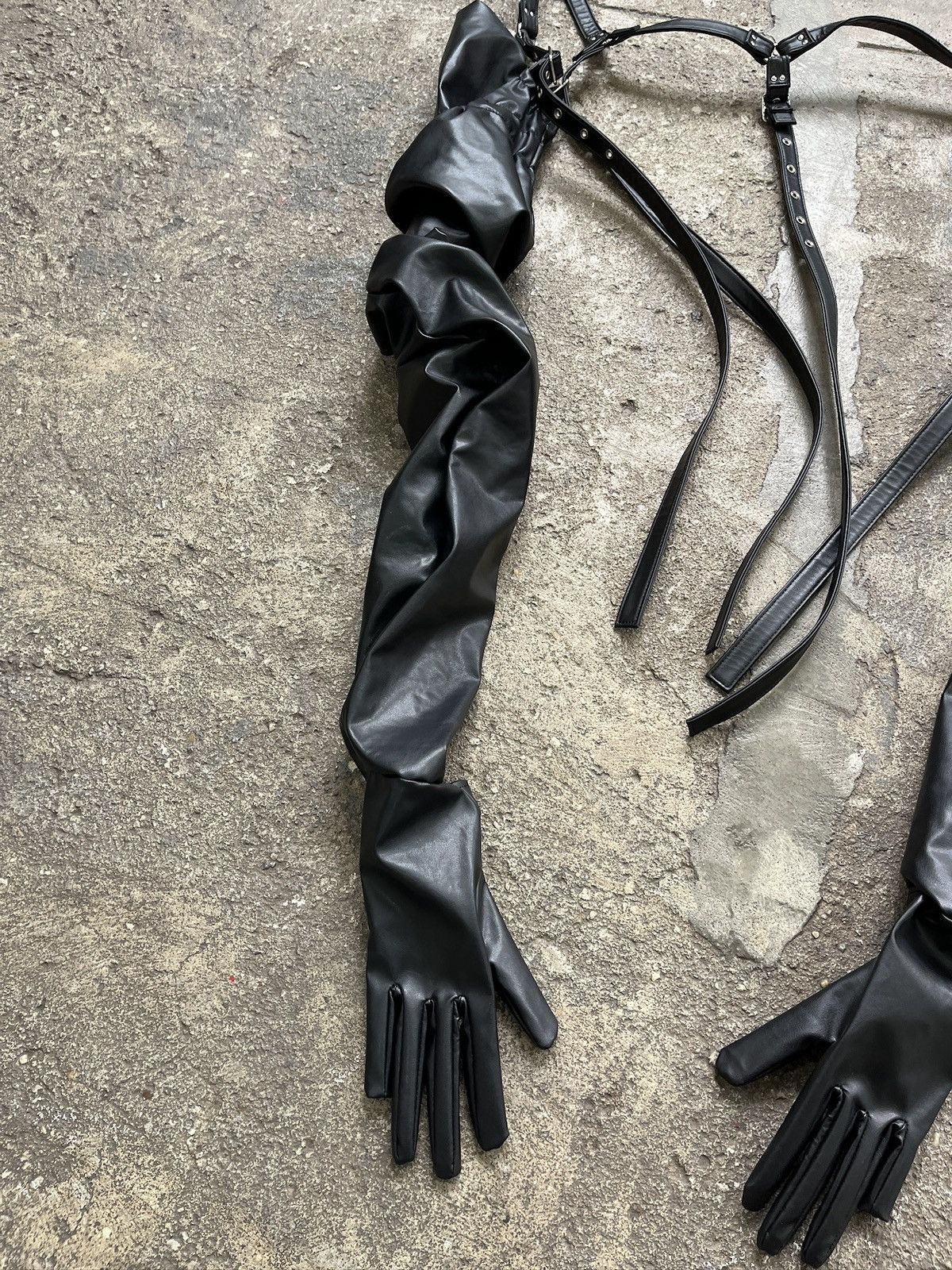 Comme des Garcons Comme Des Garcons Noir Kei Ninomiya Leather Gloves Size US M / EU 48-50 / 2 - 14 Thumbnail