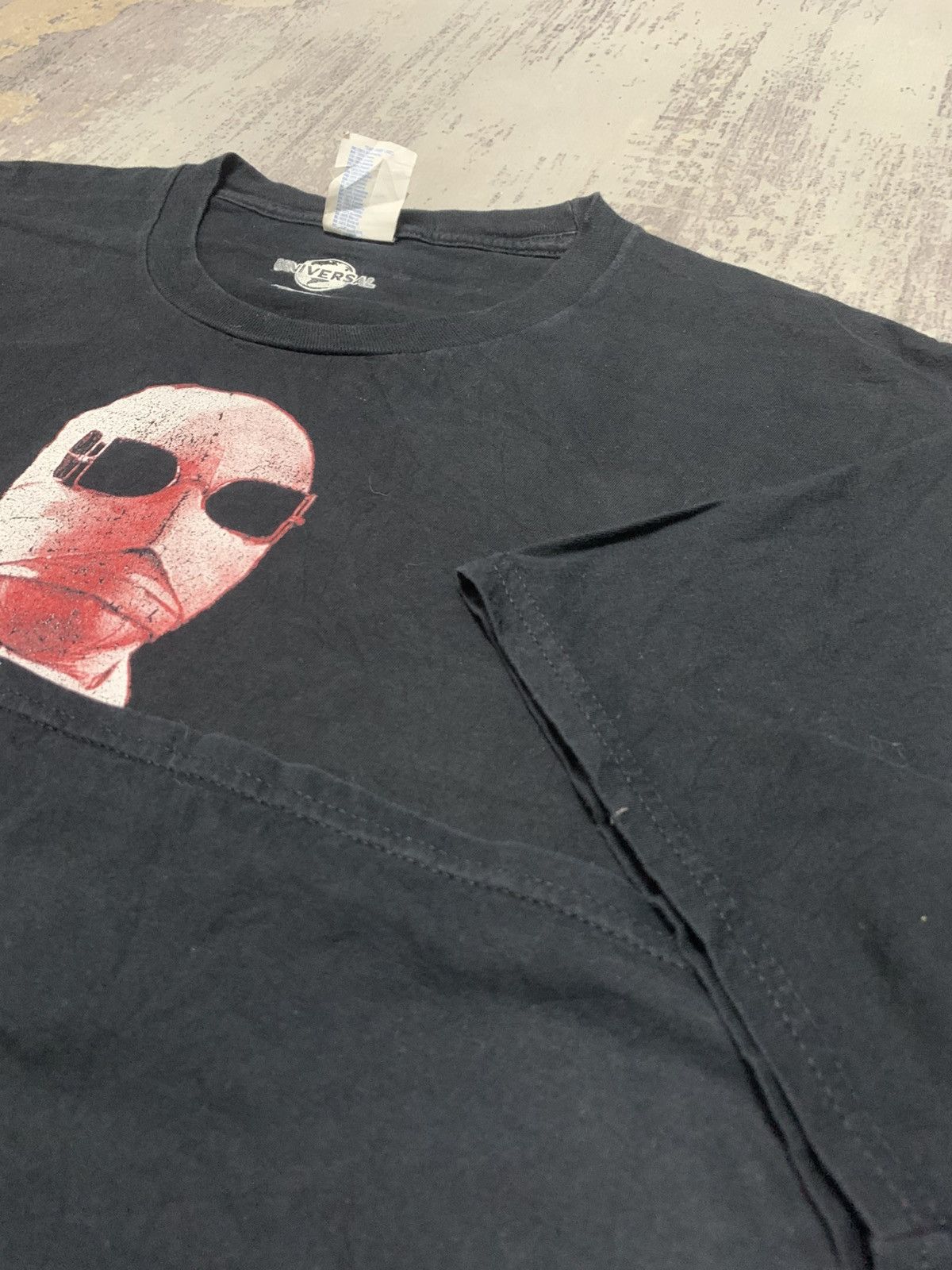Vintage Vintage Y2K Invisible Man Movie Tshirt Size US XL / EU 56 / 4 - 4 Thumbnail