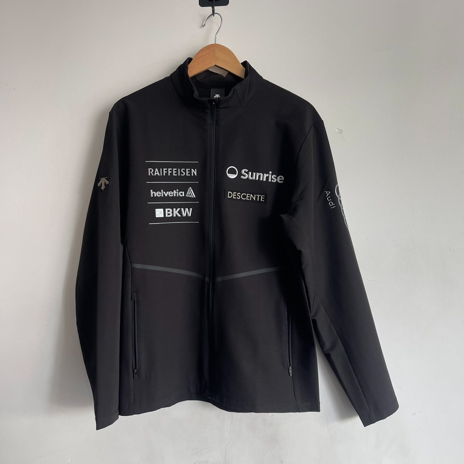 Descente DESCENTE Swiss Ski Fleece Jacket Black Size US XL / EU 56 / 4 - 1 Thumbnail