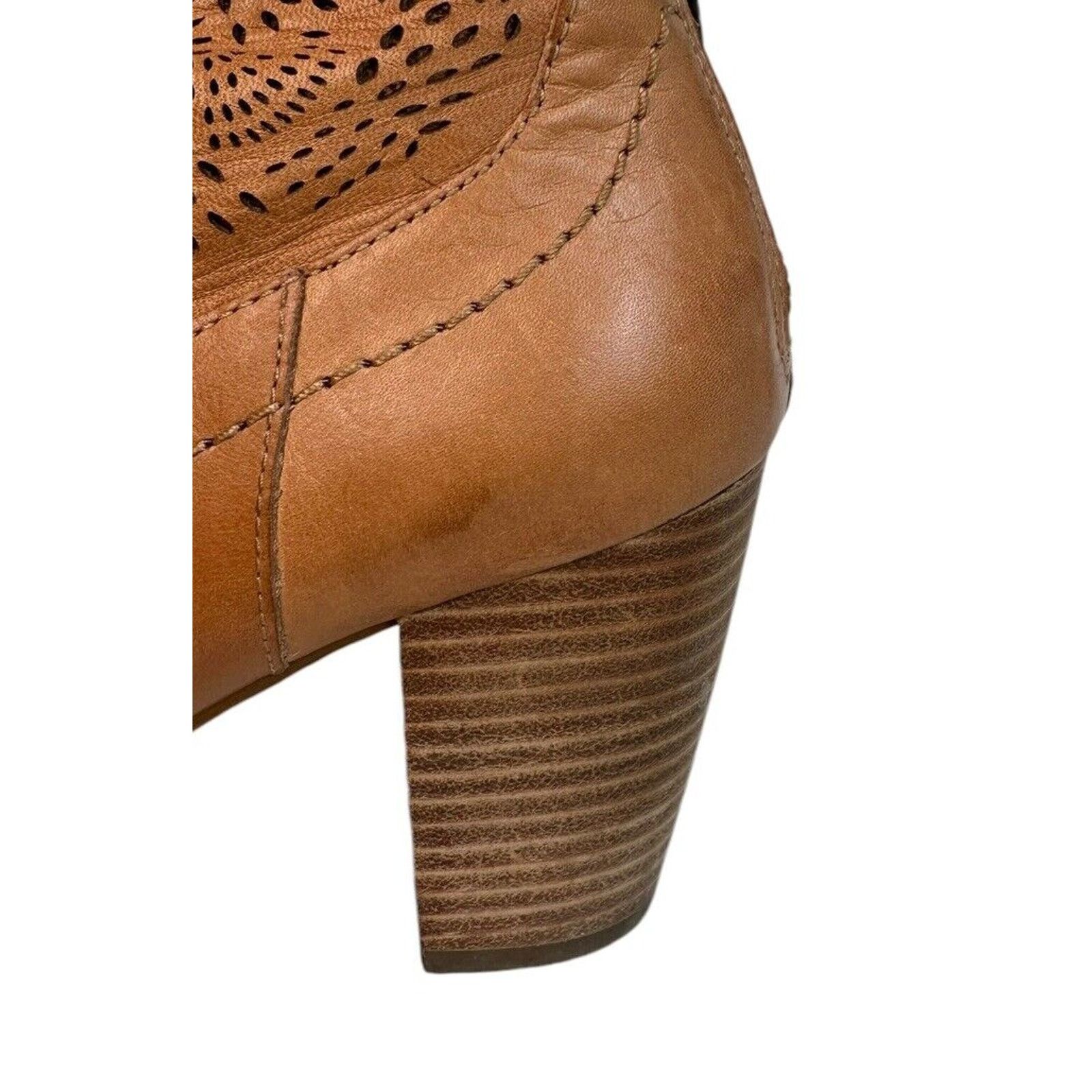 Ugg UGG Charlotte Perforated Tan Leather Cowgirl Ankle Booties 7 Size US 7 / IT 37 - 12 Thumbnail
