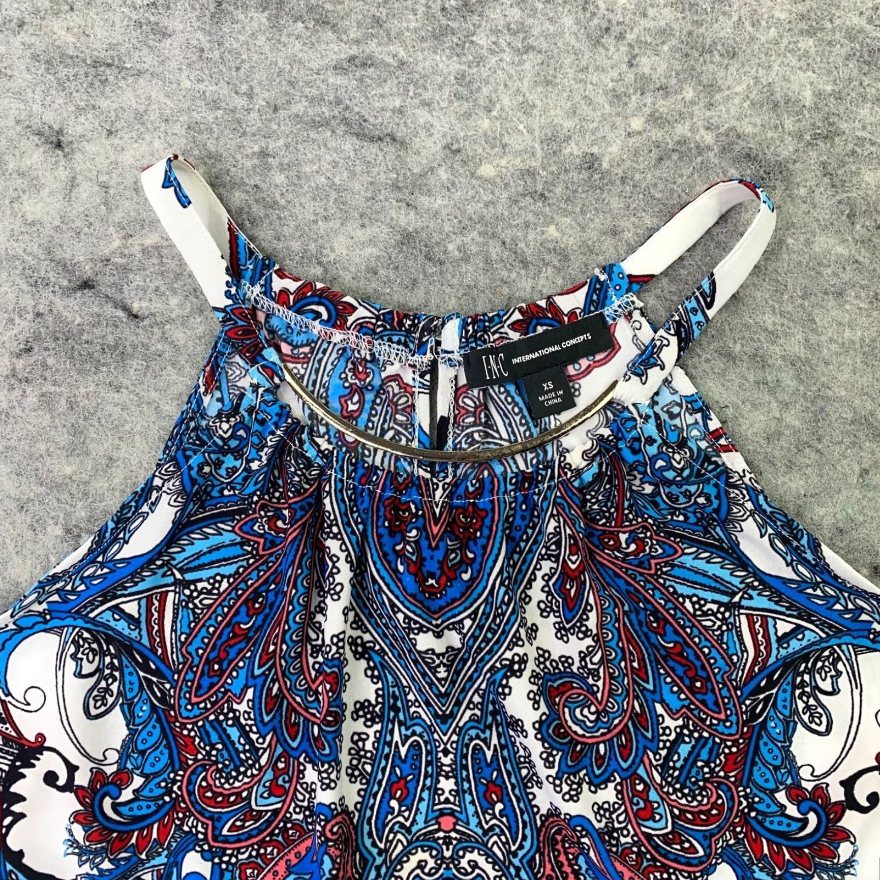 Vintage VINTAGE INC International Concepts Shirt XS Blue Sleeveless Neck Accent Stretch Paisley Blouse Womens Size XS / US 0-2 / IT 36-38 - 2 Thumbnail