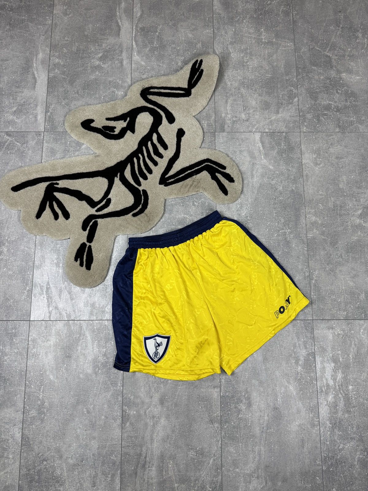 PONY Mens Vintage PONY Tottenham Hotspur FC shorts soccer size L Size US 34 / EU 50 - 1 Thumbnail