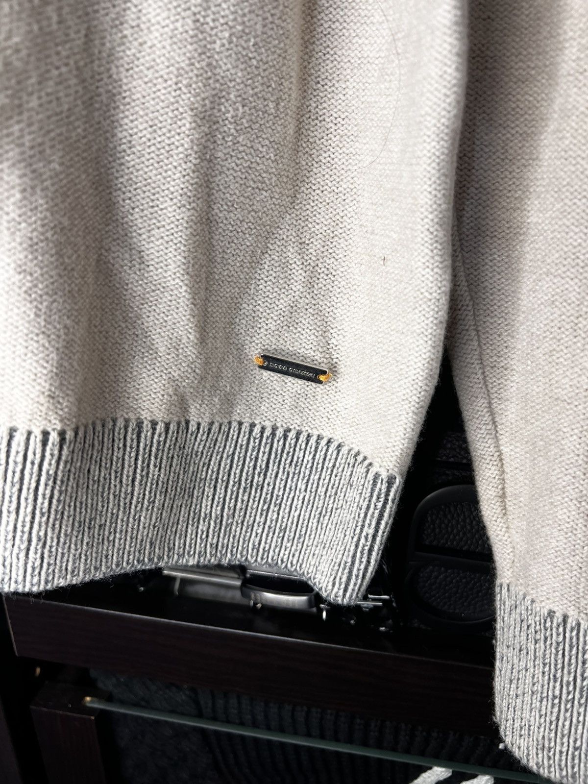 Hugo Boss Hugo Boss Knit Sweater - Beige. Size L Size US L / EU 52-54 / 3 - 3 Thumbnail