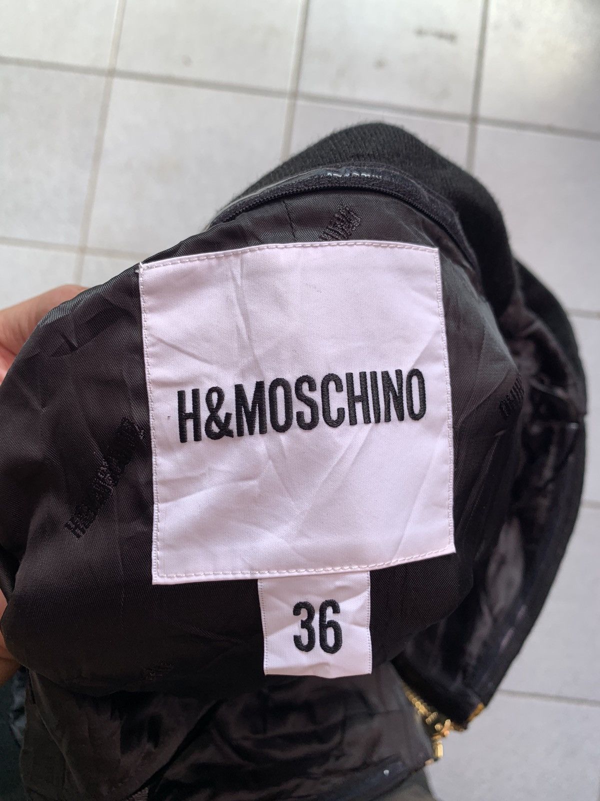 H&M × Moschino MOSCHINO x H&M Gold Chain Logo Pattern Dress Size XS / US 0-2 / IT 36-38 - 3 Thumbnail