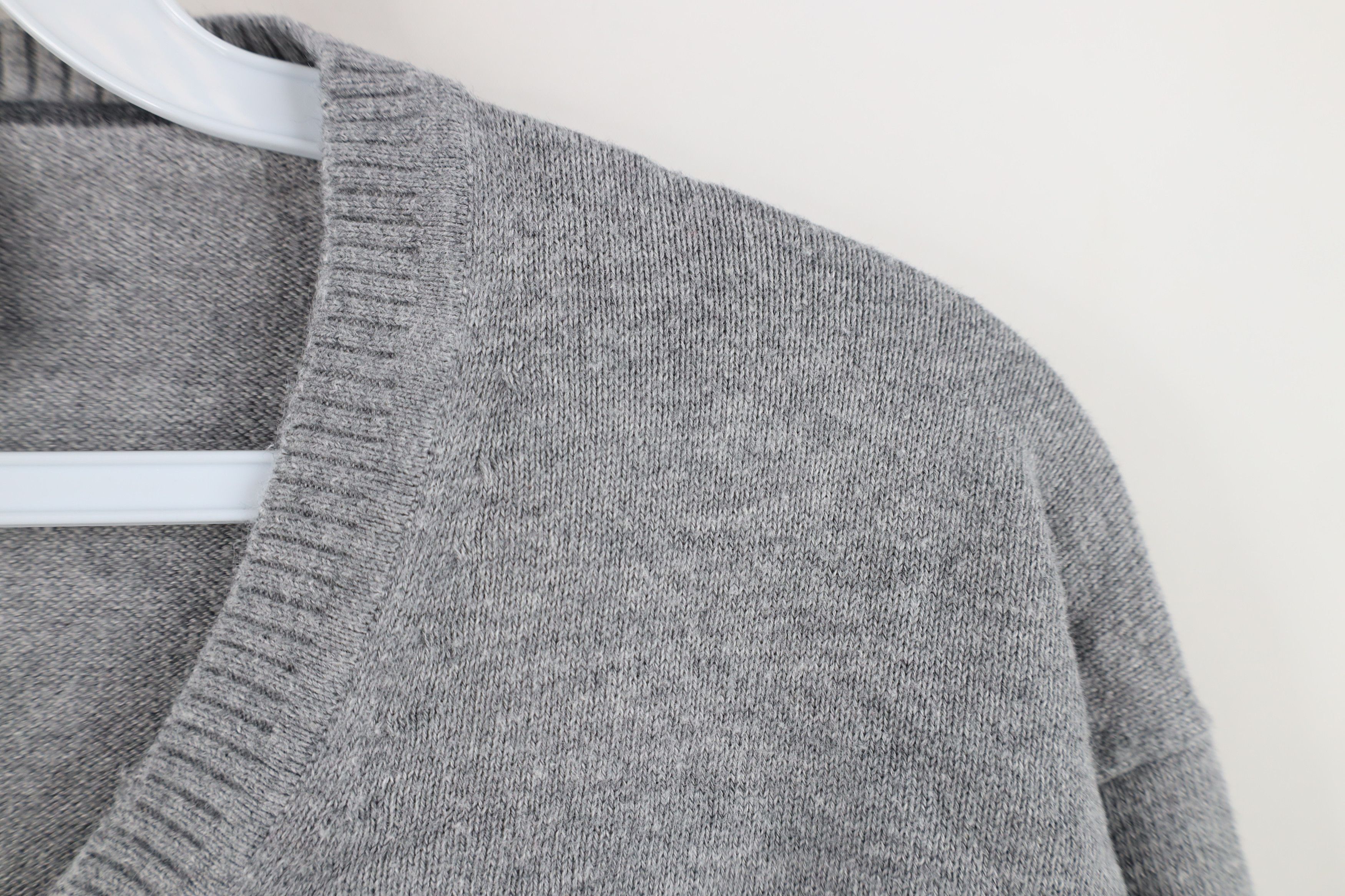 Jos. A. Bank Jos A Bank Traveler Pima Cotton Knit V-Neck Sweater Gray Size US XL / EU 56 / 4 - 4 Thumbnail