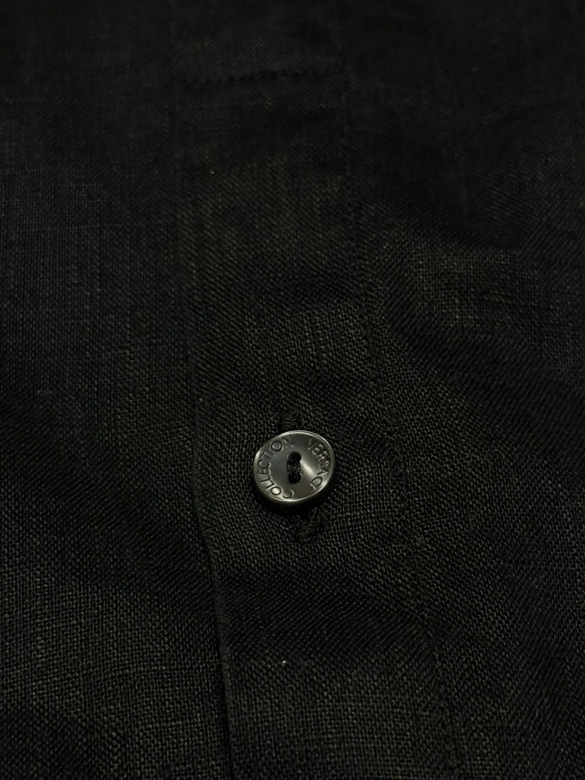 Versace Versace linen patterns shirt buttons v logo Size US M / EU 48-50 / 2 - 7 Thumbnail