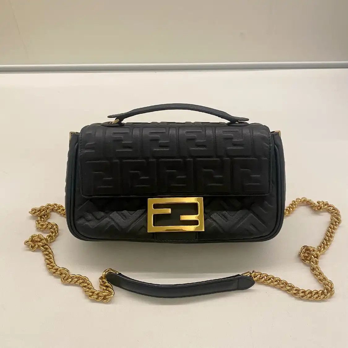 Fendi FENDI Baguette Medium black sheepskin doubleF crossbody bag Size ONE SIZE - 1 Thumbnail