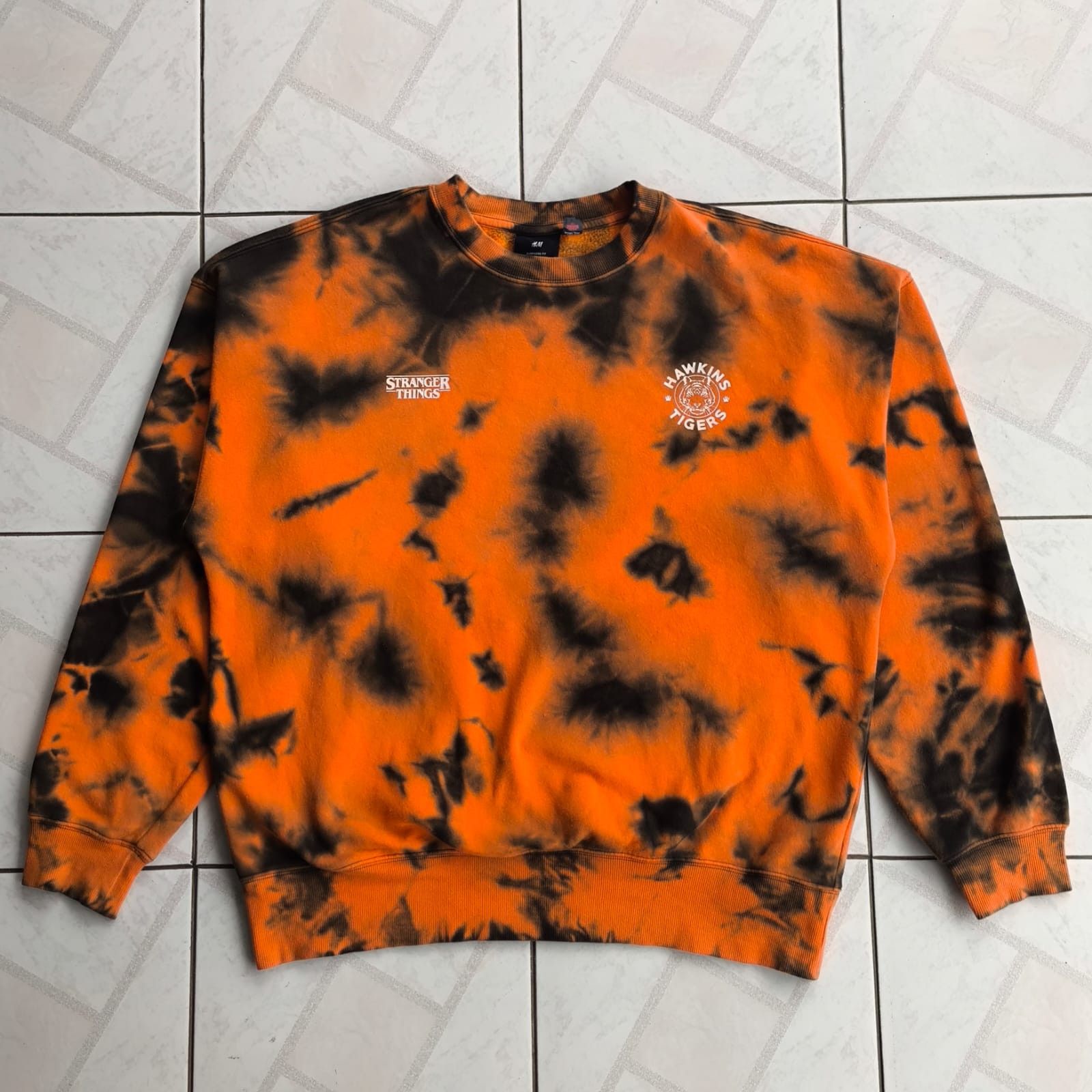 H&M H&M x Stranger Things Tie dye Size US L / EU 52-54 / 3 - 2 Thumbnail