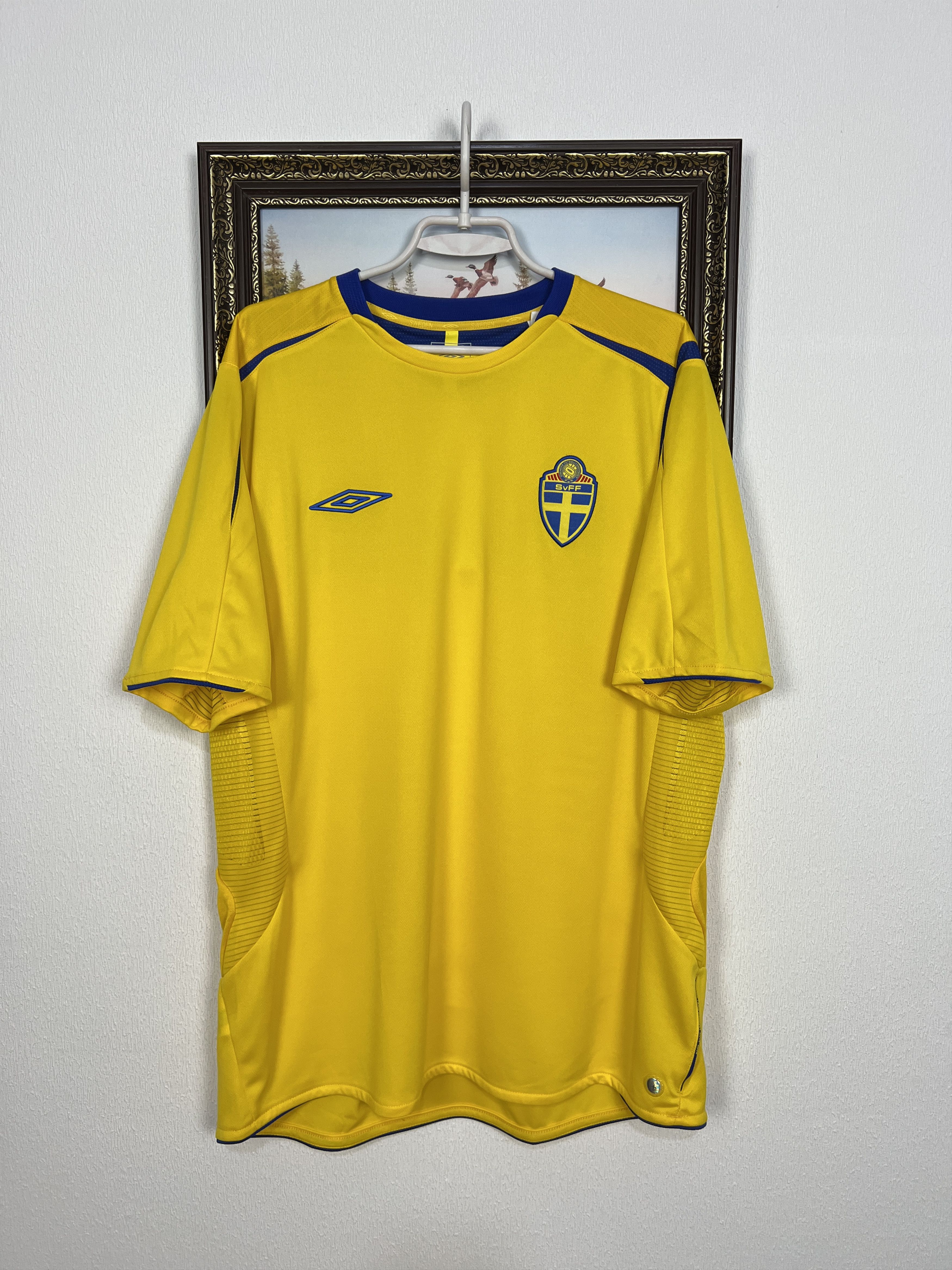 Umbro Sweden Home football shirt 2005 Soccer Umbro Jersey National Size US XL / EU 56 / 4 - 2 Thumbnail