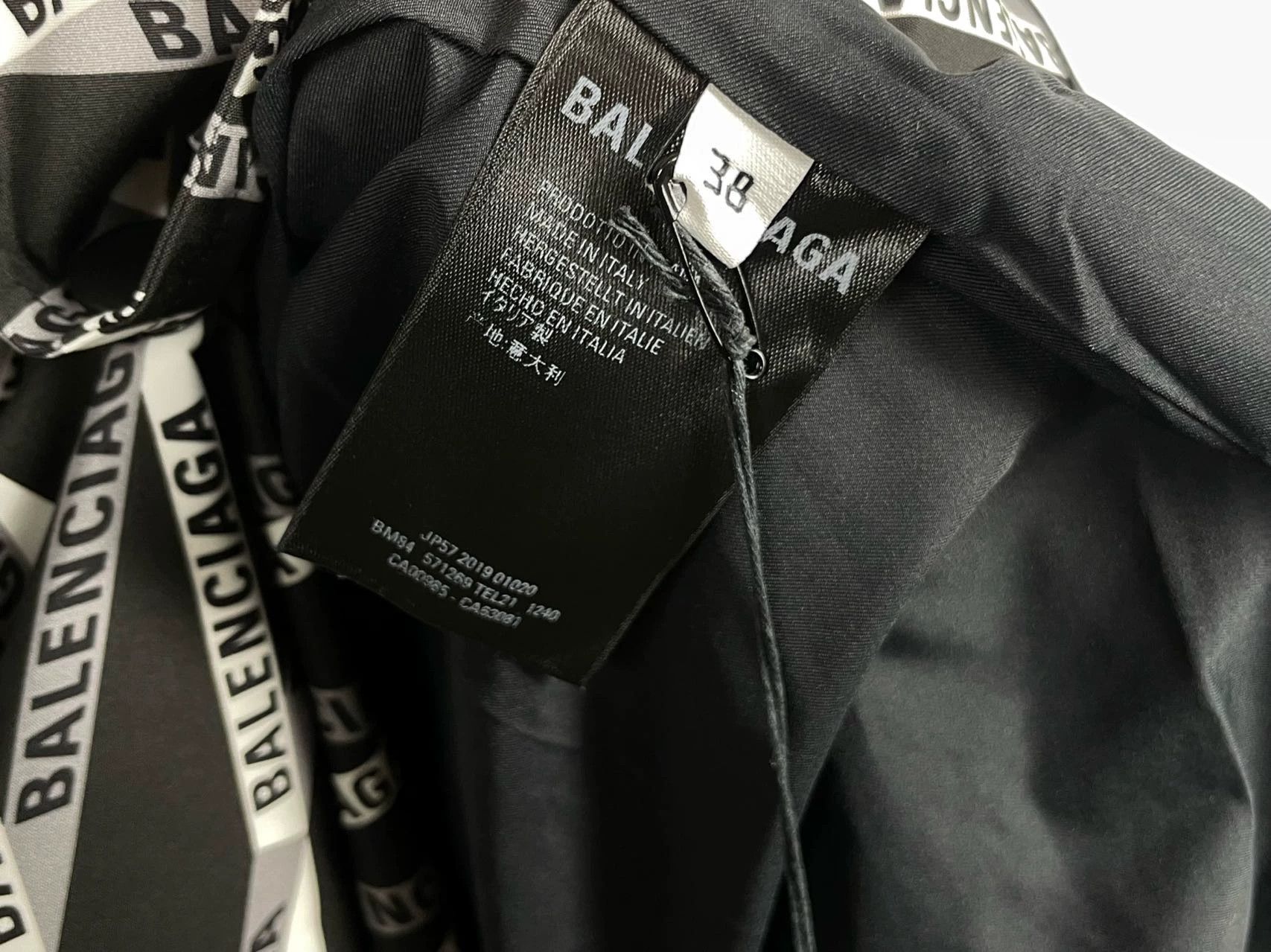 Balenciaga Balenciaga x Kanye YE24 Allover Print Long Cape 38 Size US XXS / EU 40 - 6 Thumbnail