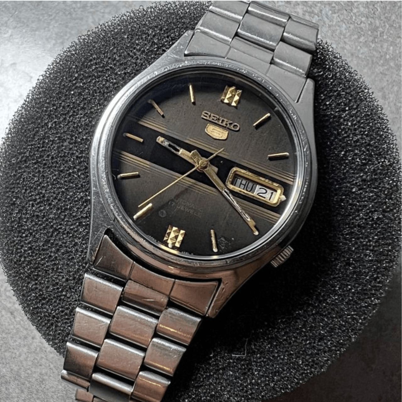 image of Seiko 5 Japan Automatic Vintage Watch In Original Condition in Silver/Black, Men's