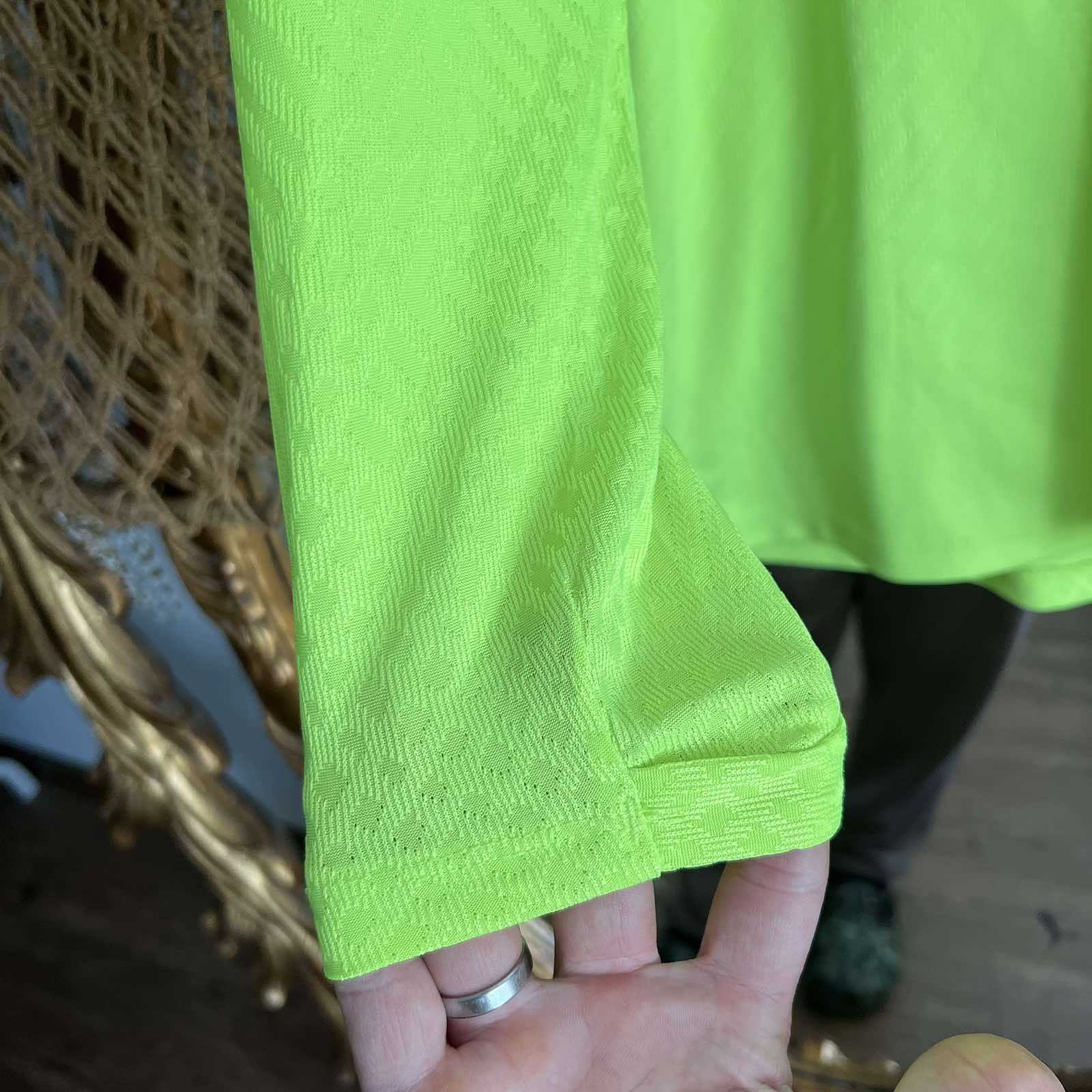 Nike Nike Tottenham Hotspur Jersey 2022 Neon Football tee Sz S Size US S / EU 44-46 / 1 - 5 Thumbnail