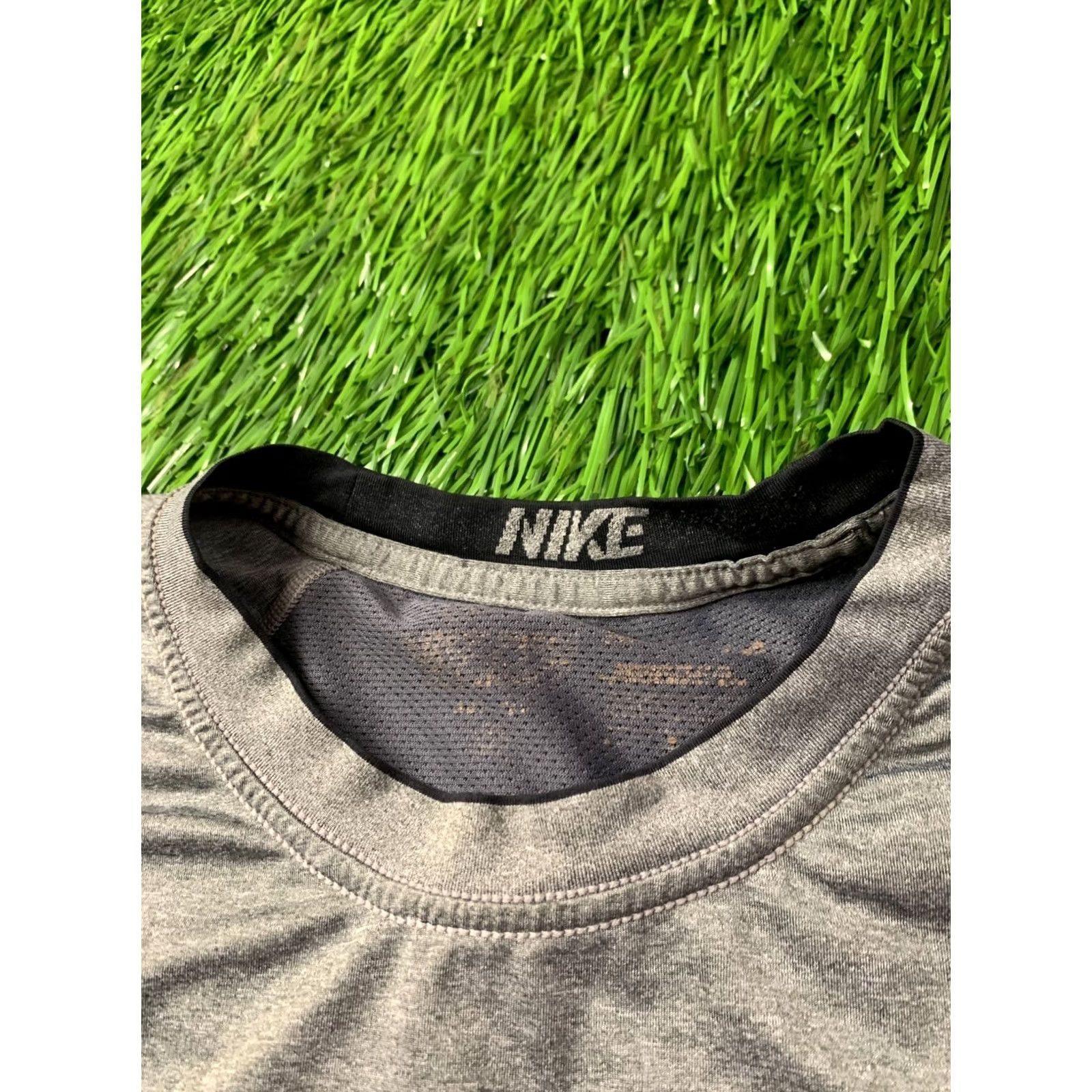 Nike NIKE Pro Combat Dri-FIT 2011 Compression Training Shirt Jersey L Gray Men Nike Pro Combat Dri-FIT Shirt L Mens Size US L / EU 52-54 / 3 - 5 Thumbnail