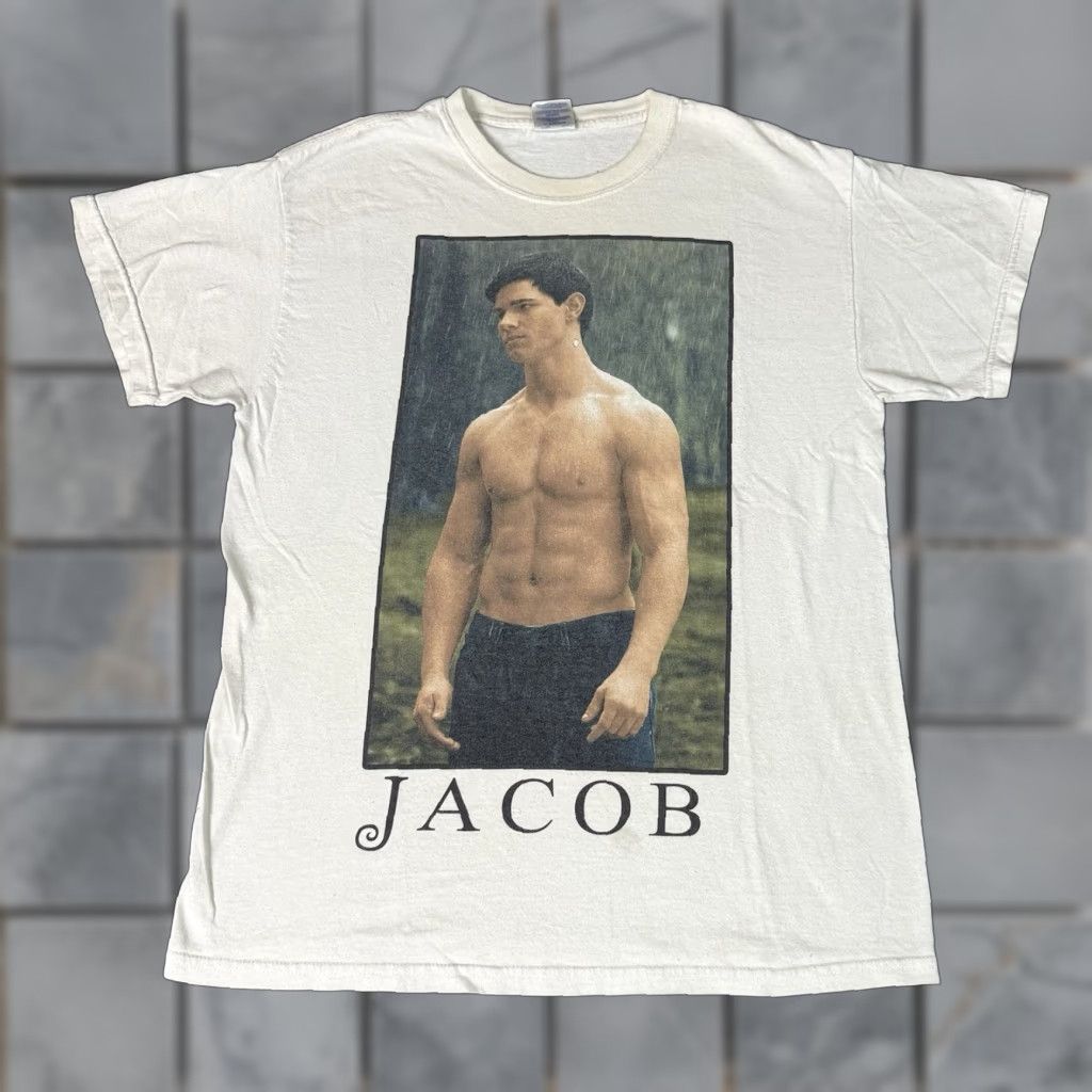 Gildan VINTAGE Twilight Shirt Mens M White New Moon Jacob Shirtless Movie Promo Distressed Shirt T-Shirt Graphic Print Crew Neck Cotton Knit Gildan Size US M / EU 48-50 / 2 - 1 Thumbnail