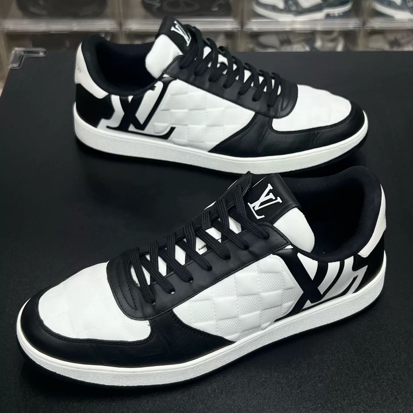 Louis Vuitton Louis Vuitton Black Shoes Low Top Size US 10 / EU 43 - 1 Thumbnail