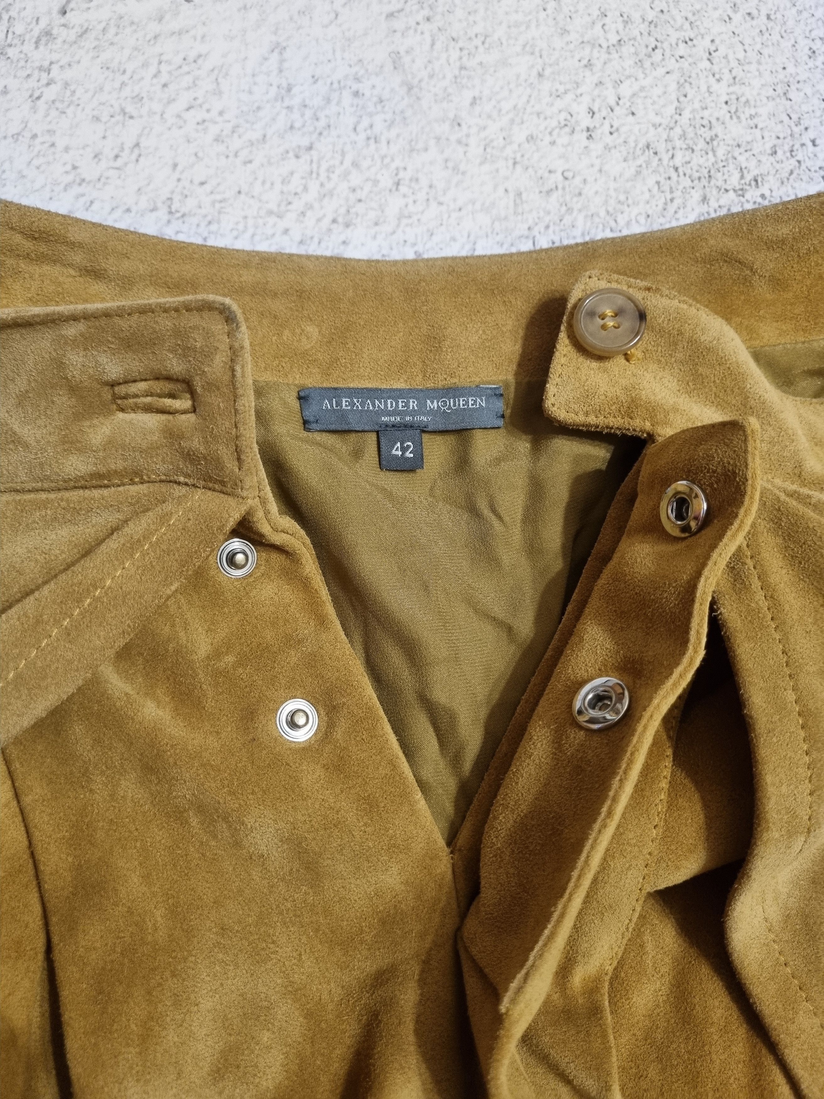 Alexander McQueen Rare Alexander McQueen Vintage Genuine Leather Mini Skirt Size 28" / US 6 / IT 42 - 9 Thumbnail