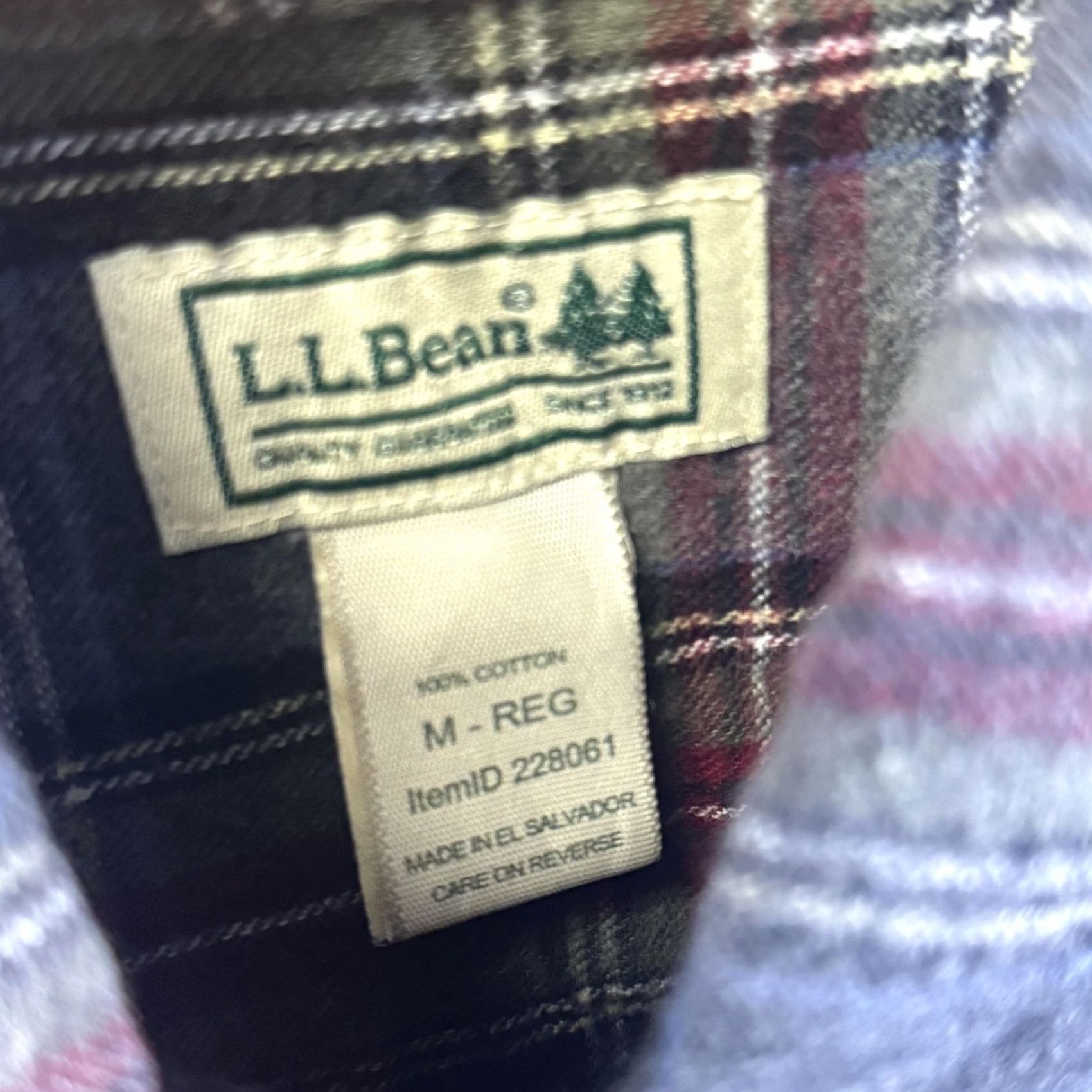 Vintage VINTAGE? No. LL Bean Shirt Mens M Gray Red Plaid Flannel Long Sleeve Button Down Casual Men's Shirt Size US M / EU 48-50 / 2 - 4 Thumbnail