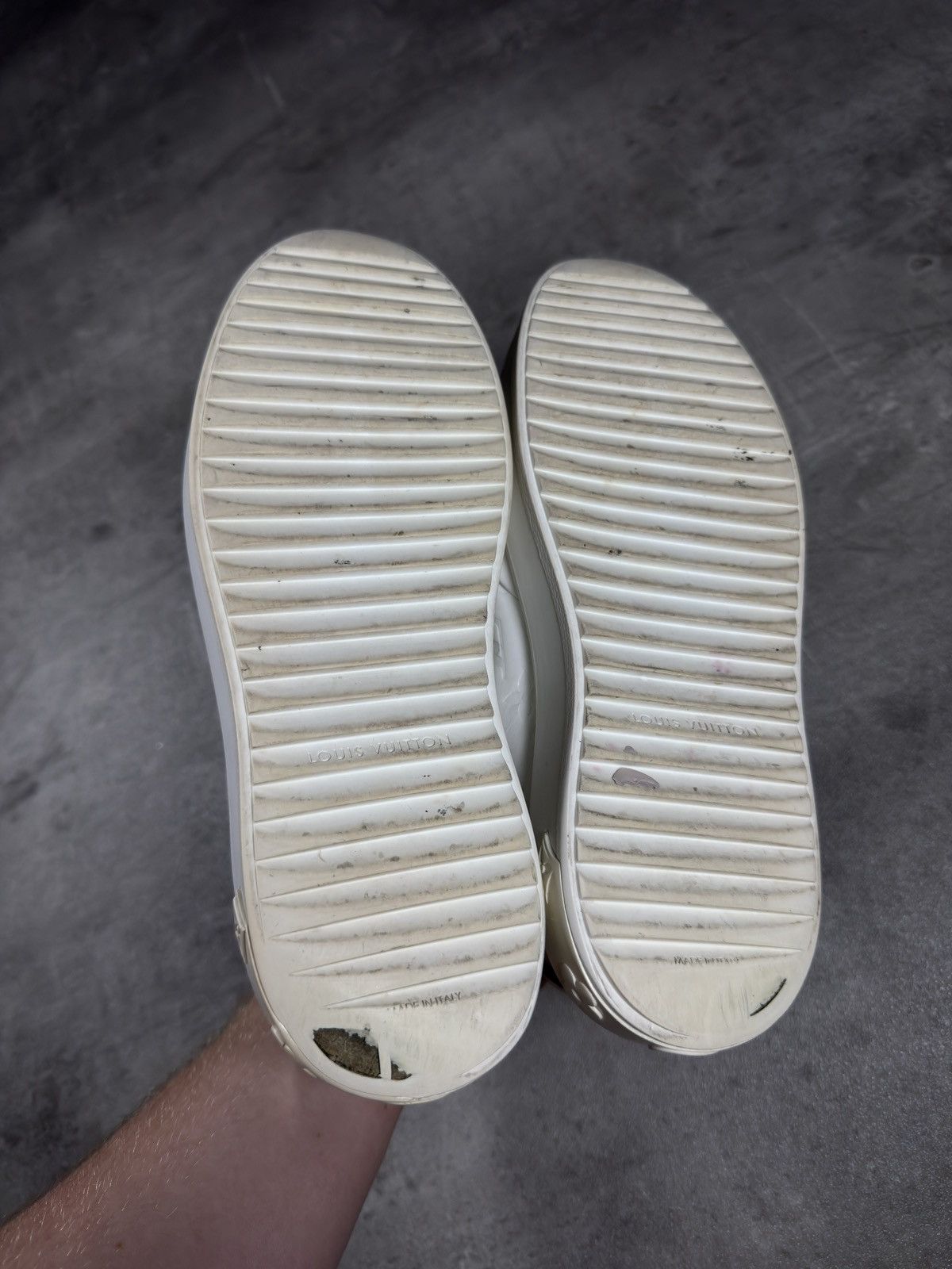 Louis Vuitton Louis Vuitton Rivoli / Monogram Low-Top Sneakers White Brown Size US 5.5 / EU 38 - 6 Thumbnail