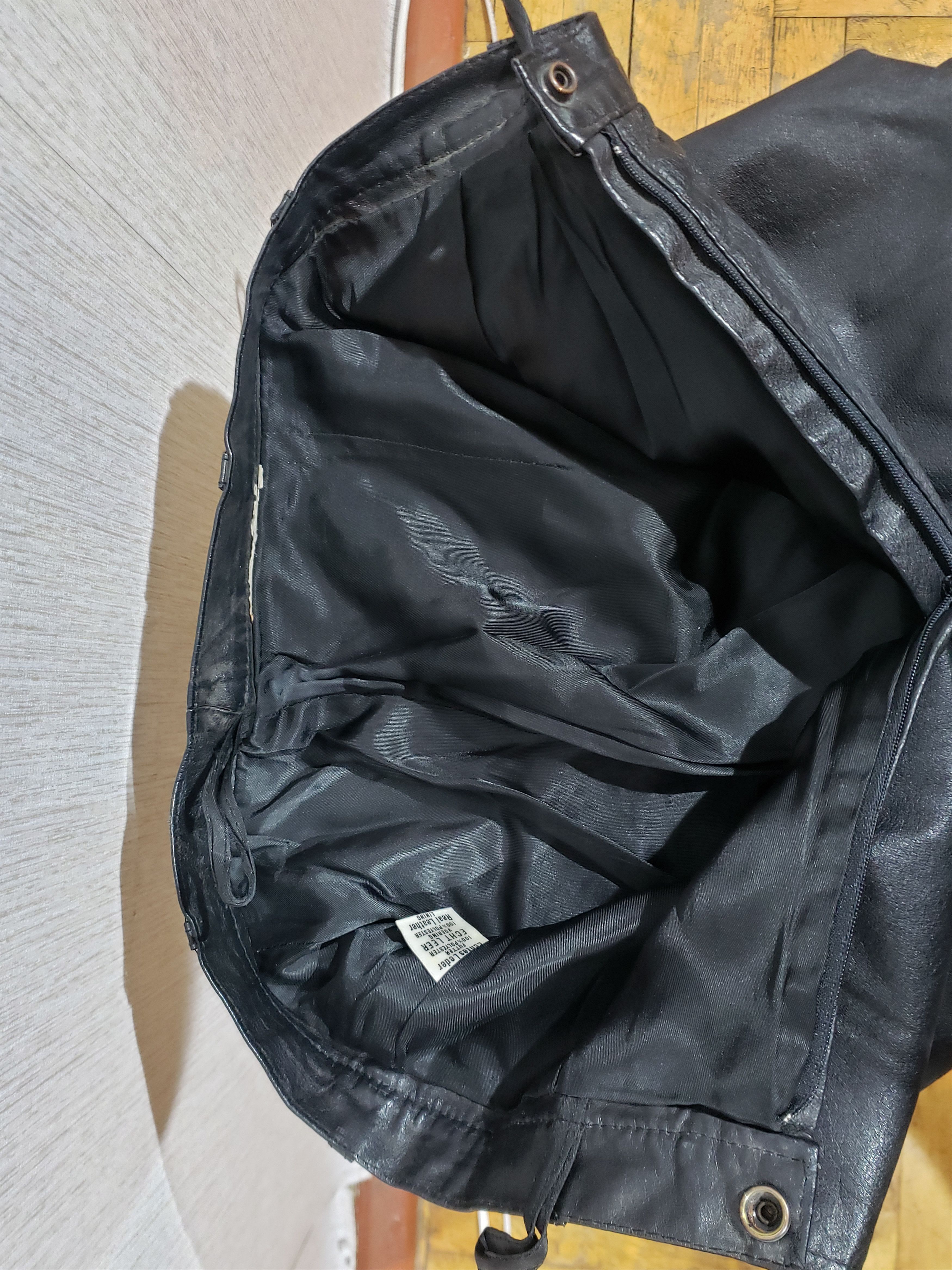 Genuine Leather × Uniqlo Women's black leather pants. Size 26" / US 2 / IT 38 - 9 Thumbnail