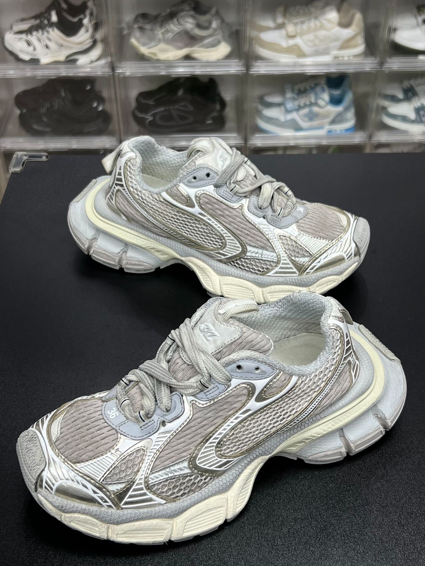 Balenciaga Balenciaga White Lowtop Sneakers us_6 Women Size US 6 / IT 36 - 1 Thumbnail