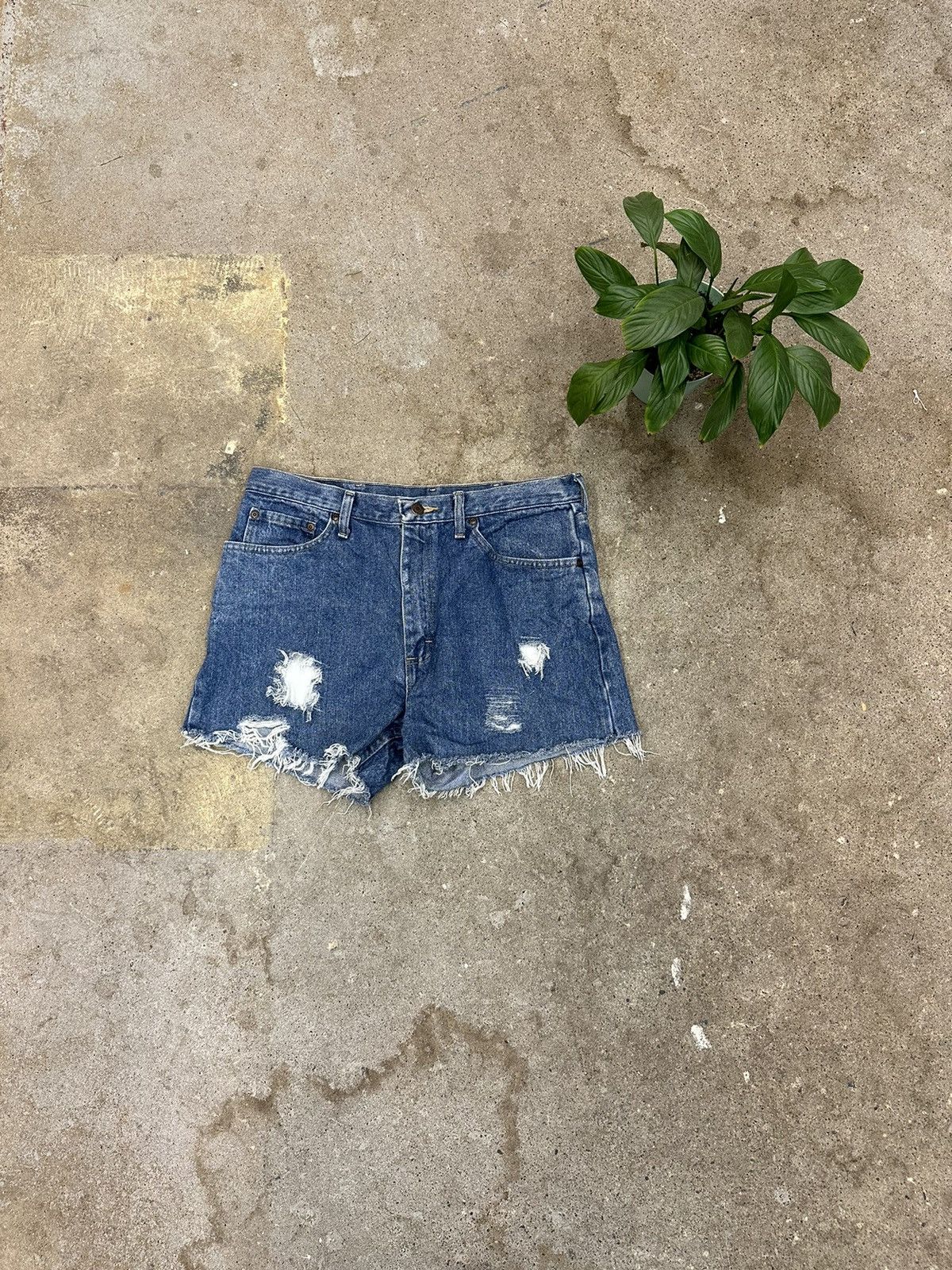 Vintage × Wrangler Wrangler Cutoff Distressed Jean Shorts Size 34 Size US 34 / EU 50 - 1 Thumbnail