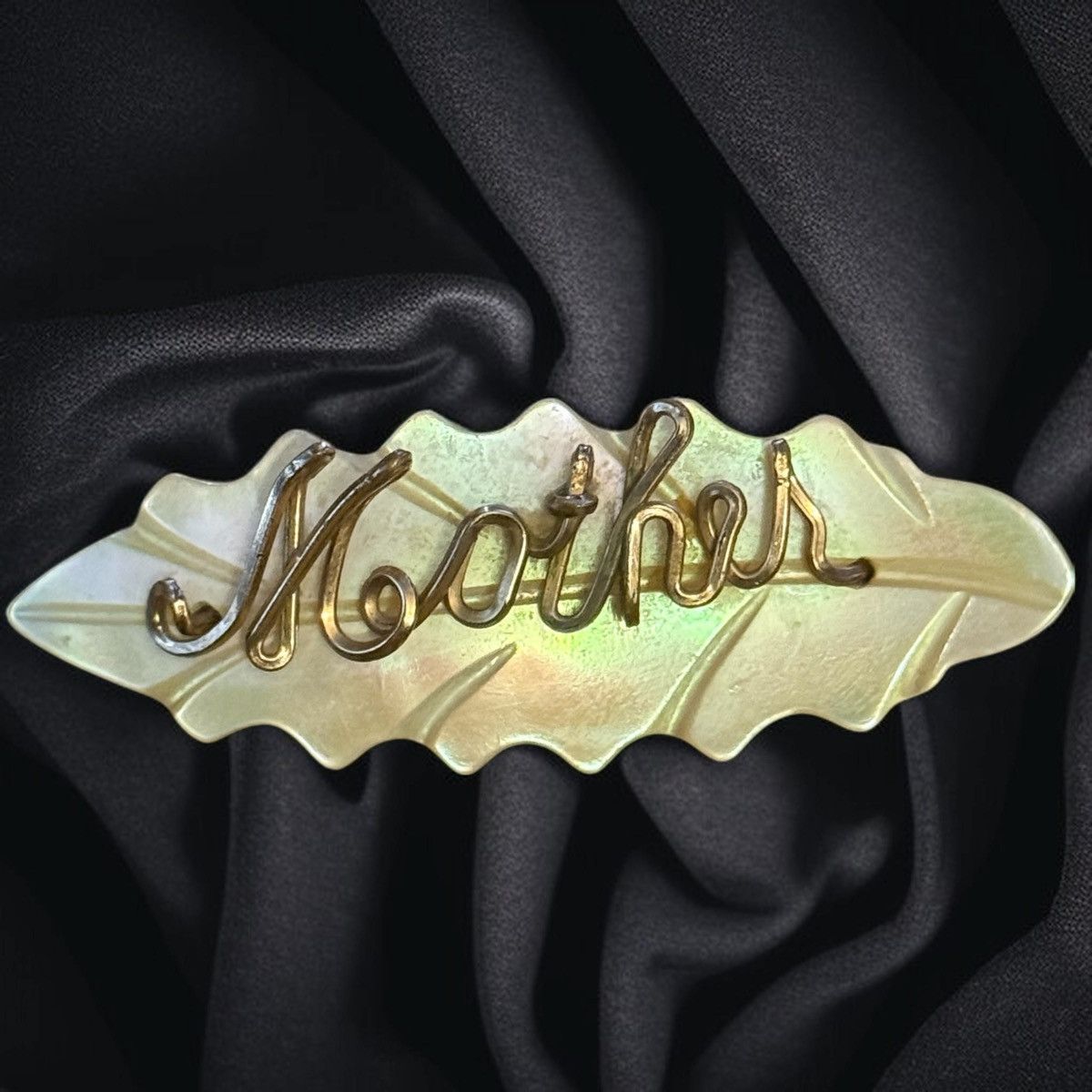 Vintage Vintage mother of pearl leaf Mother brooch Size ONE SIZE - 1 Thumbnail