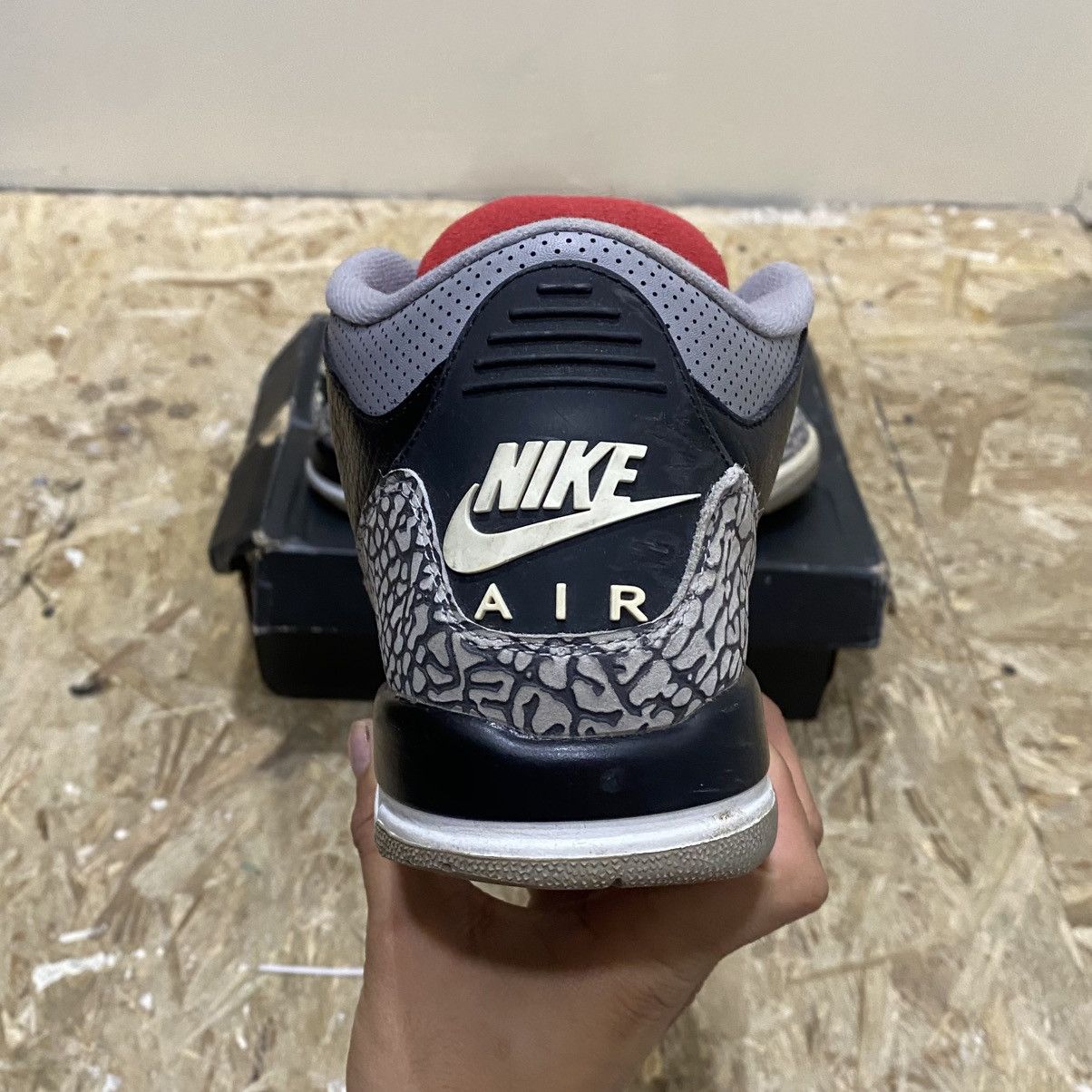 Jordan Brand × Nike Jordan 3 Black Cement Retro Size 7G Size US 7 / EU 40 - 5 Thumbnail