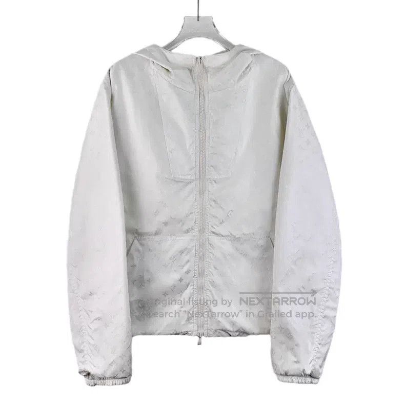 Louis Vuitton Louis Vuitton 22 white logo full print hooded zipper long Size US M / EU 48-50 / 2 - 1 Thumbnail