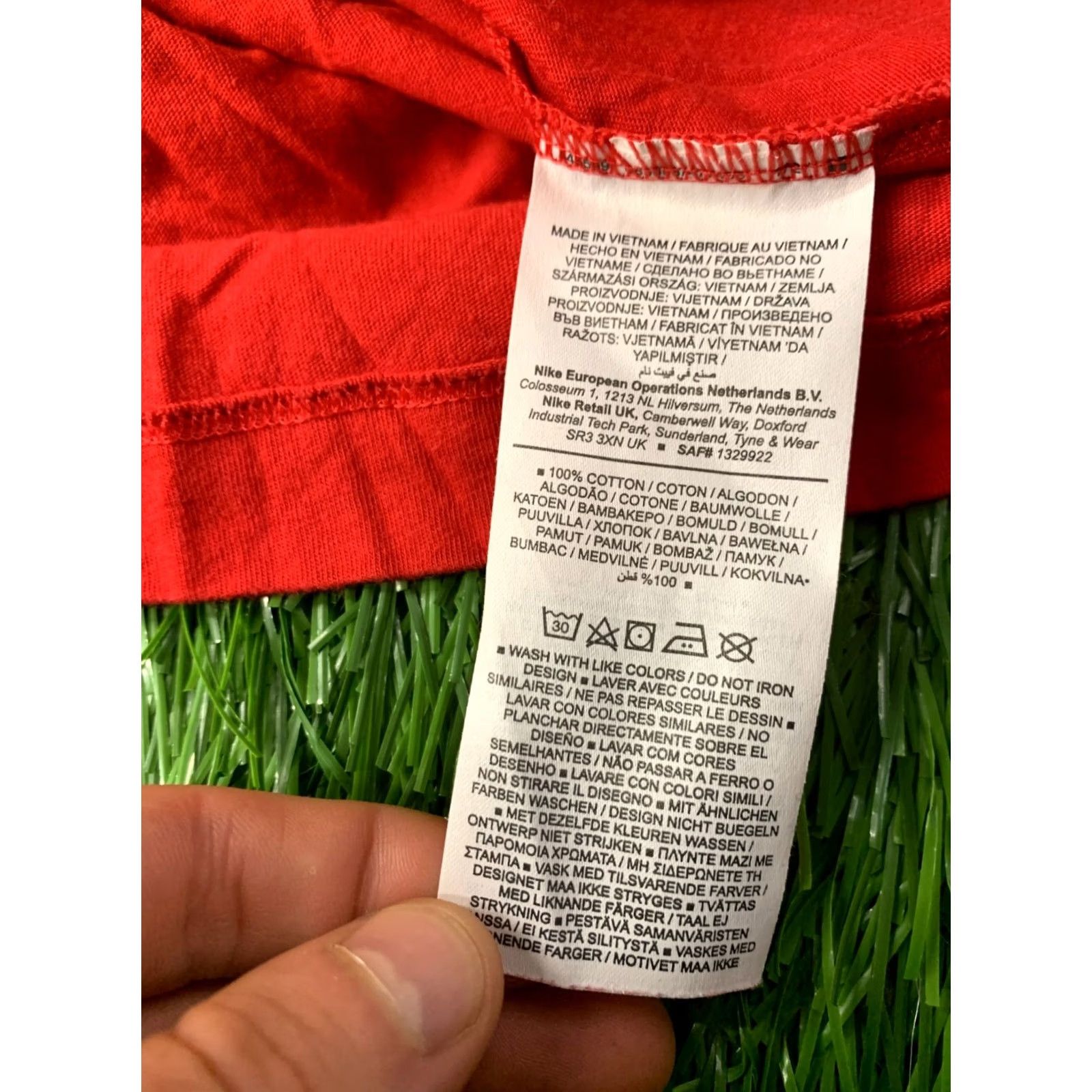 Nike Nike Club Embrd T-Shirt Men XS Jersey Red 2021 The Nike Tee Embroidered Club Embrd, 100% Cotton, Short Sleeve, Crew Neck, Solid, Regular Fit, Size XS Size US XS / EU 42 / 0 - 7 Thumbnail