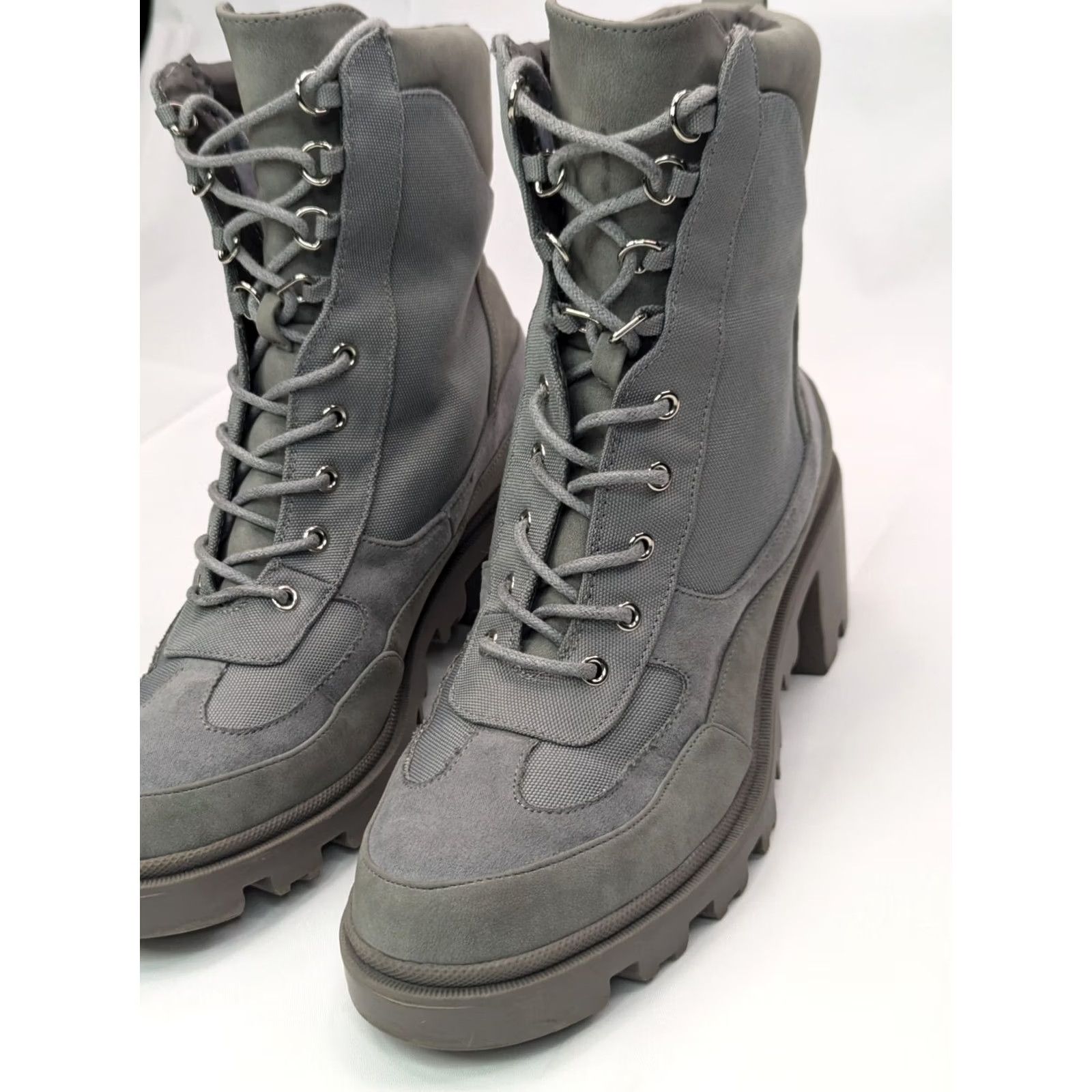 Vintage JustFab Ember Combat Boots Women 9.5 Gray Faux Suede Lace Mid Heel EUC Boots Size US 10 / IT 40 - 5 Thumbnail