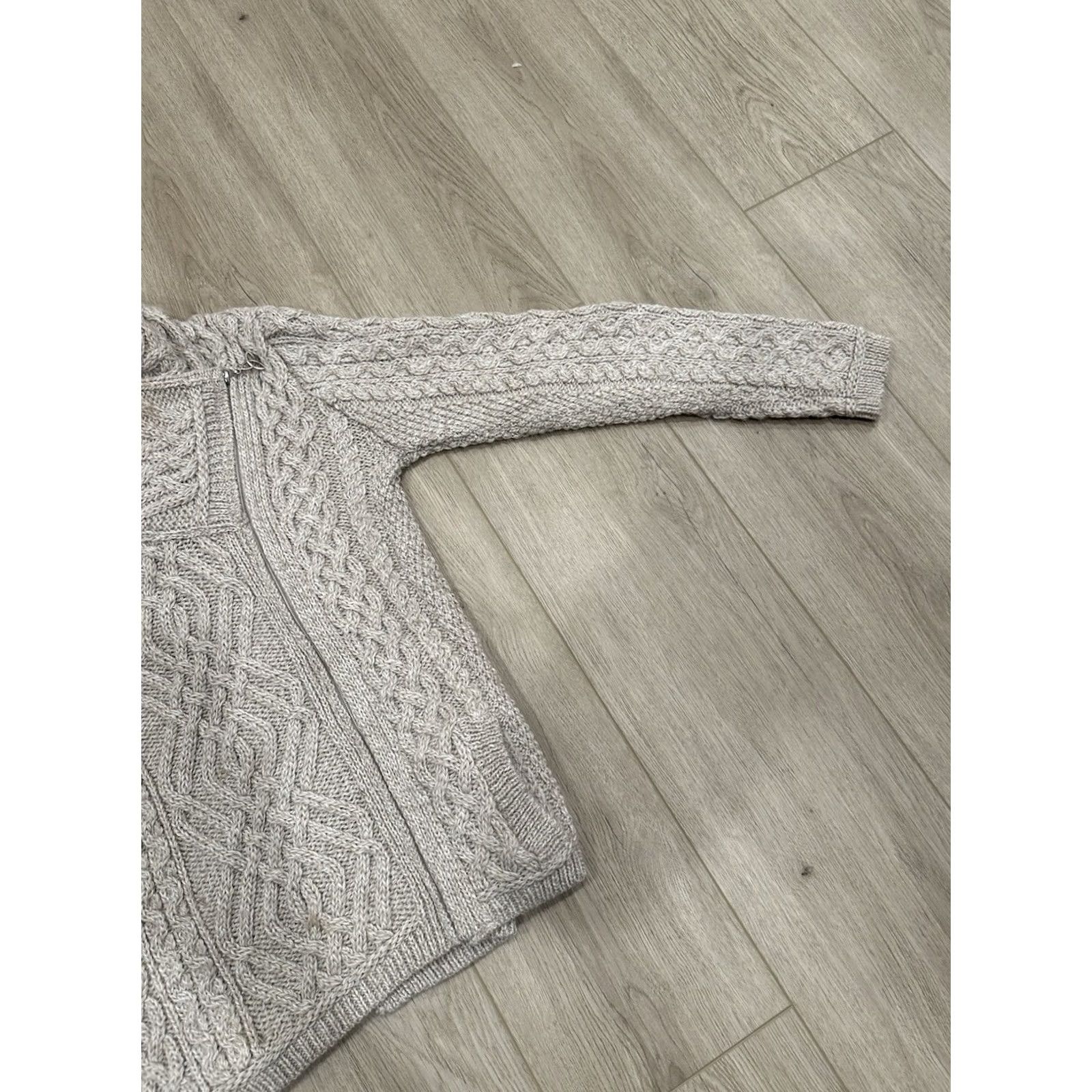 Vintage NWT Aran Crafts Sweater XS Women's 100% Merino Wool Cable-Knit Full Zip Tan NWT Aran Crafts Size XS / US 0-2 / IT 36-38 - 2 Thumbnail