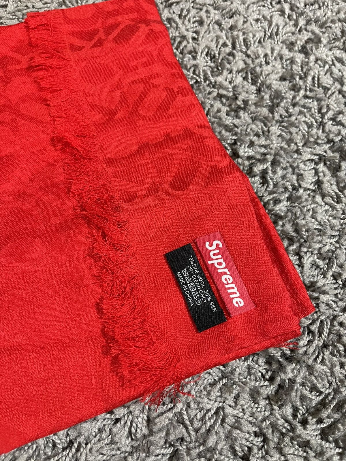 Supreme 2017FW Supreme Fuck Pattern Logo Cashmere Wool Scarf Red Size ONE SIZE - 2 Thumbnail