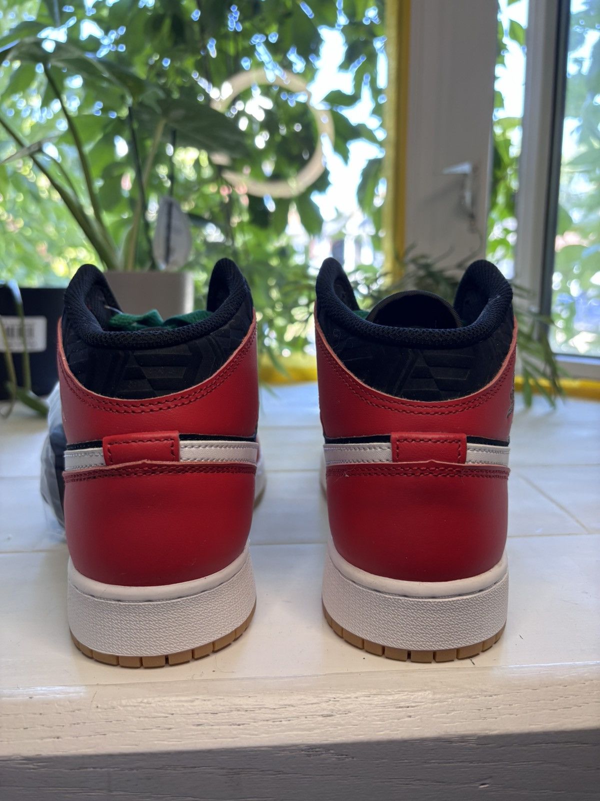 Jordan Brand Jordan 1 Mid SE Christmas Tree Youth Size 7 Size US 8.5 / IT 38.5 - 4 Thumbnail