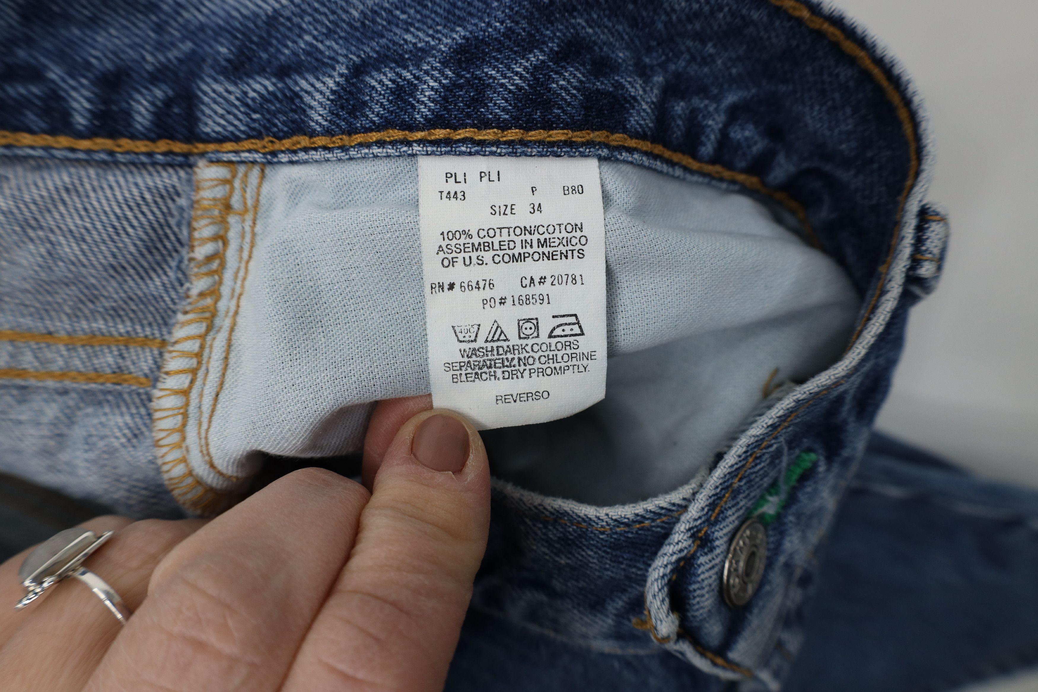 Tommy Hilfiger Vintage Y2K 2000 Tommy Hilfiger Denim Jean Shorts Blue Size US 34 / EU 50 - 8 Thumbnail