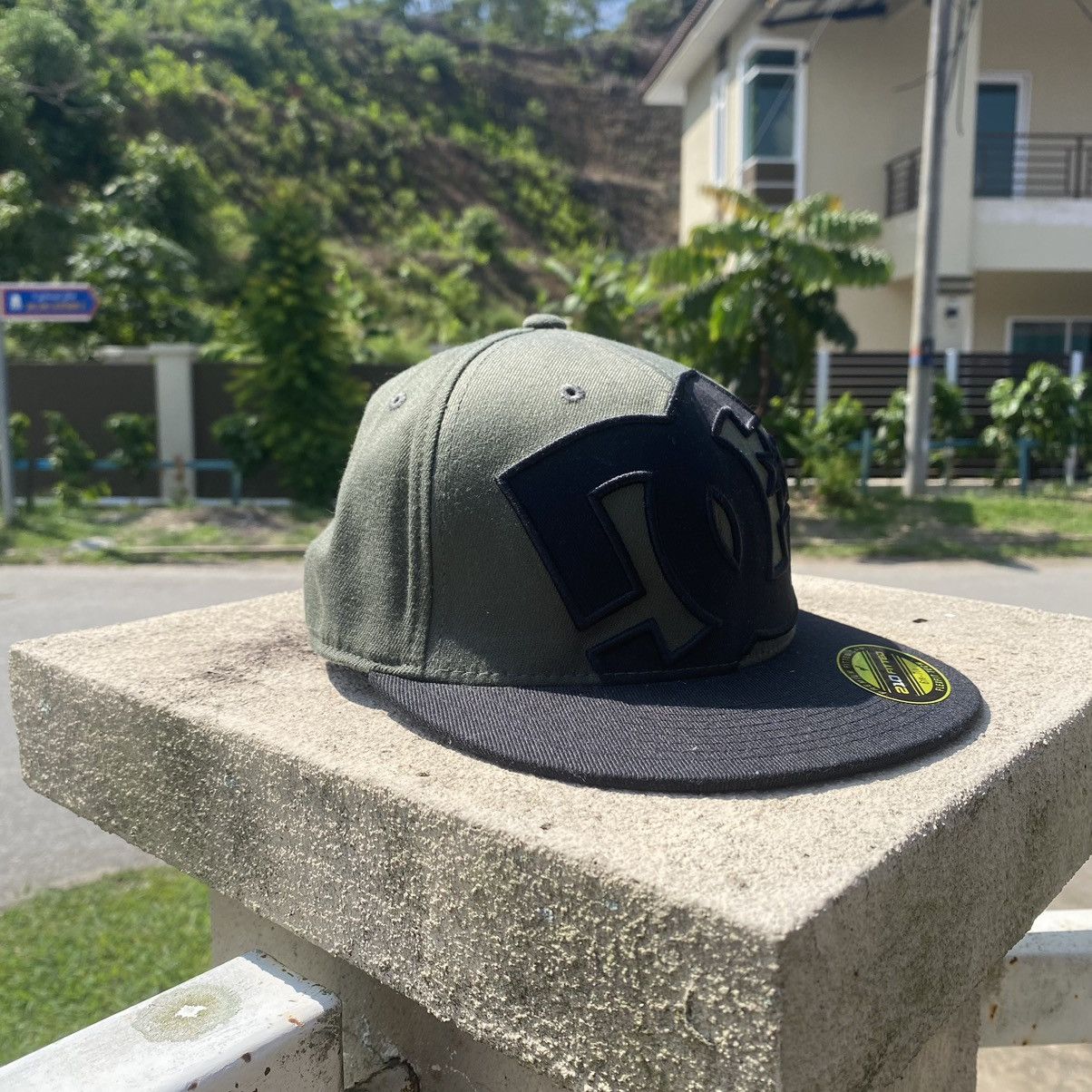 DC DC shoes 210 Fitted Snapback Emrodidered logo Size ONE SIZE - 4 Thumbnail