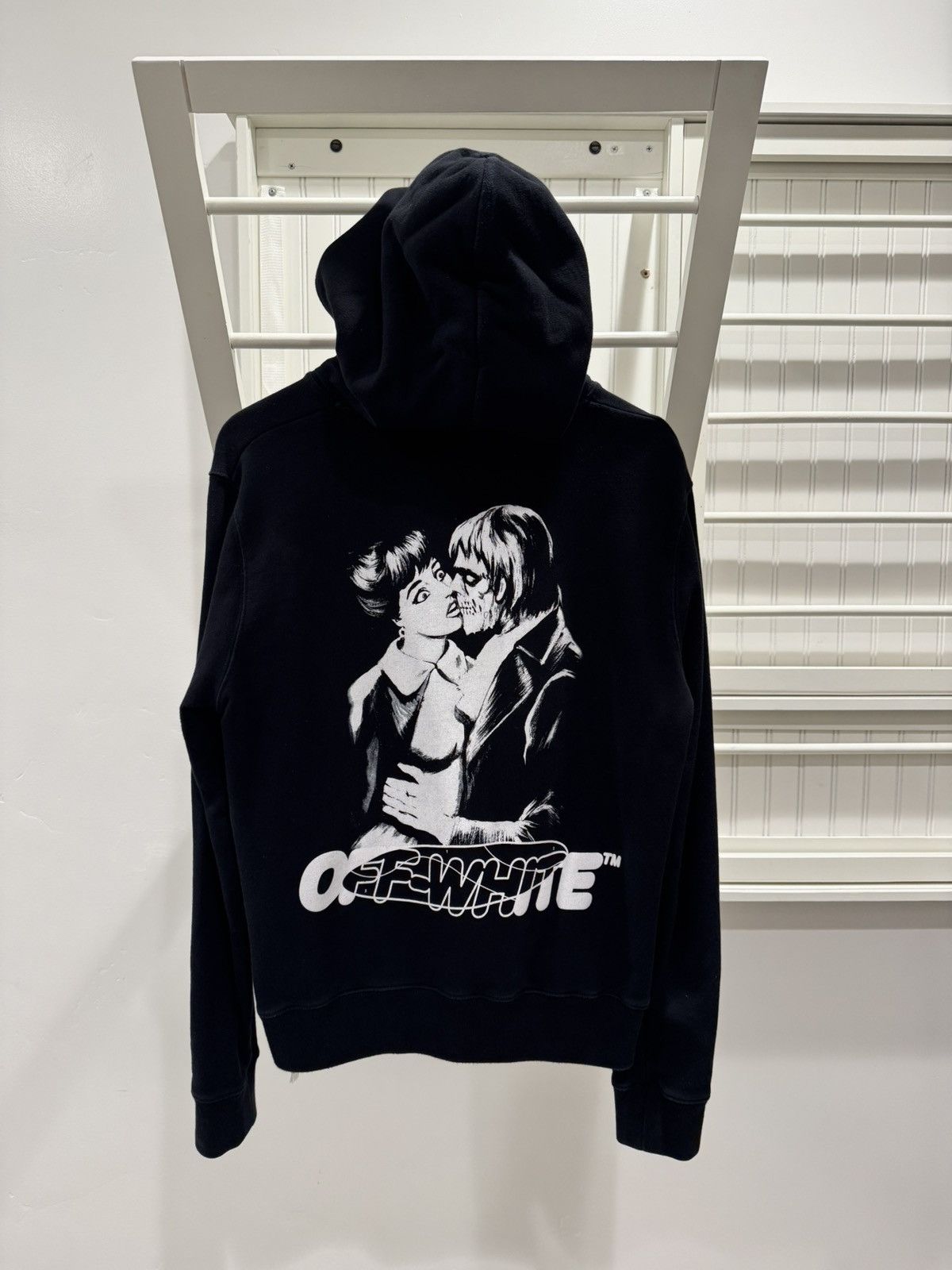 Off white hoodie kiss hotsell