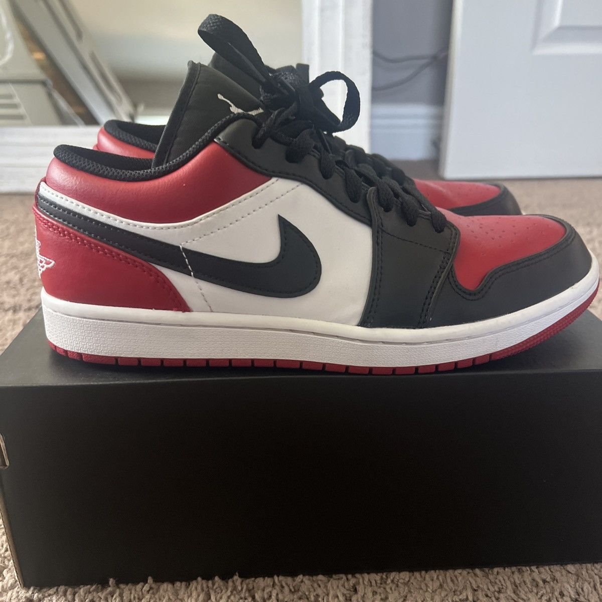 Jordan Brand Jordan 1 Low Bred Toe Size US 8 / EU 41 - 1 Thumbnail