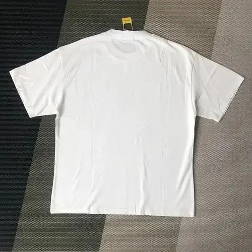 VIBE Vintage Graphic Lip Printed T-Shirt y2k Size US S / EU 44-46 / 1 - 2 Thumbnail