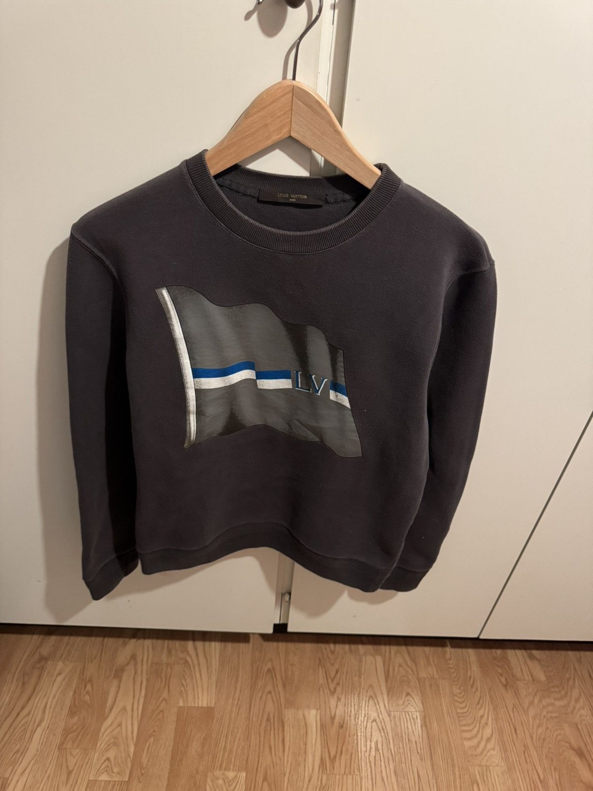 Louis Vuitton Louis Vuitton Flag Logo Sweatshirt Size US S / EU 44-46 / 1 - 2 Thumbnail
