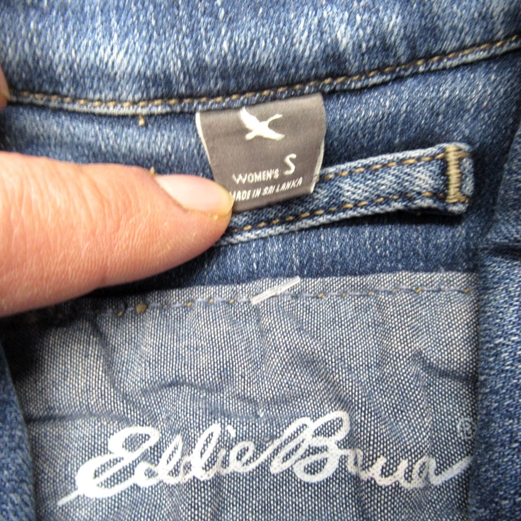 Eddie Bauer Eddie Bauer Denim Jacket Womens Small Blue Button Front Waist Tab Pockets Size S / US 4 / IT 40 - 3 Thumbnail