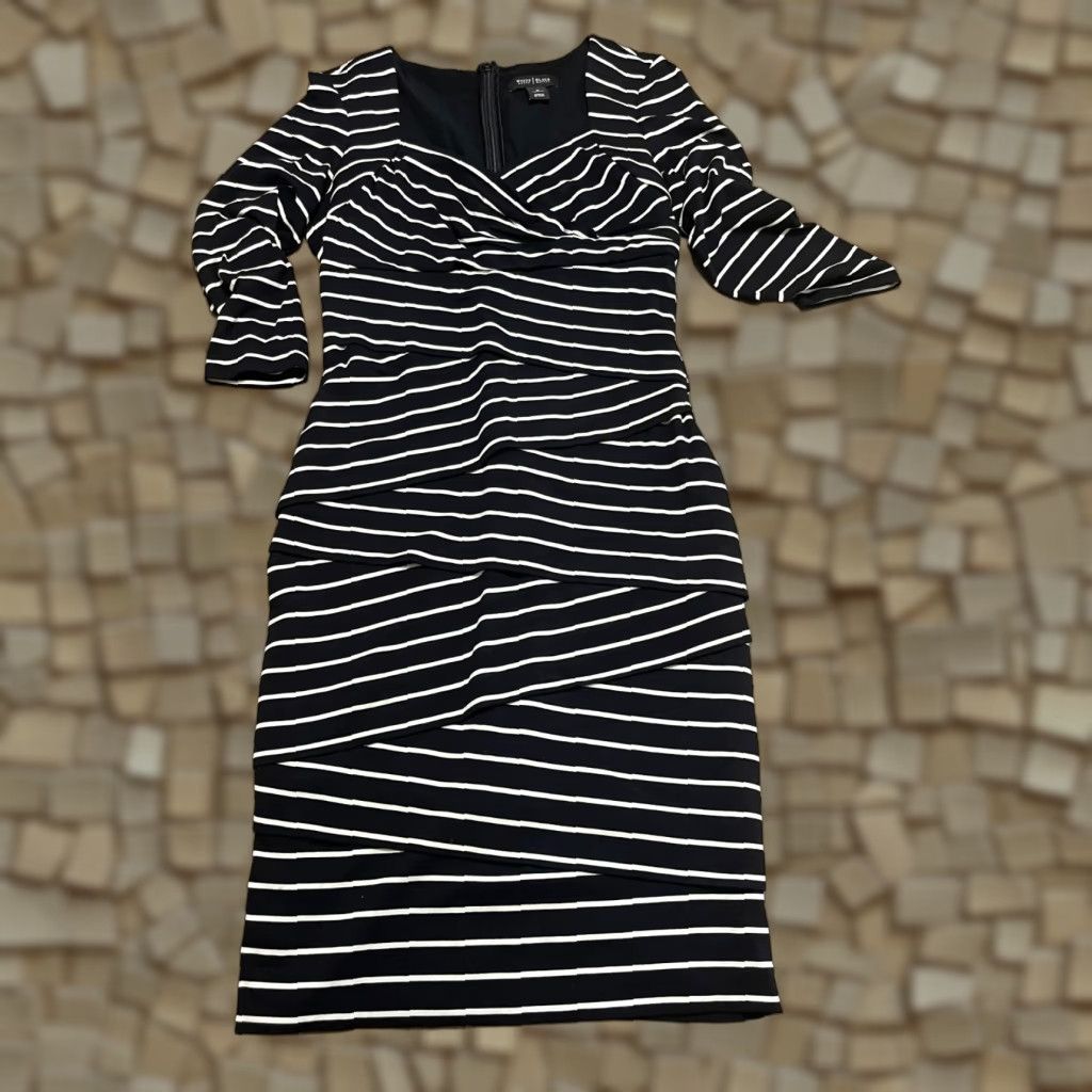 White House Black Market White House Black Market Dress Women's Size 8 Black Striped V-Neck Size M / US 6-8 / IT 42-44 - 1 Thumbnail