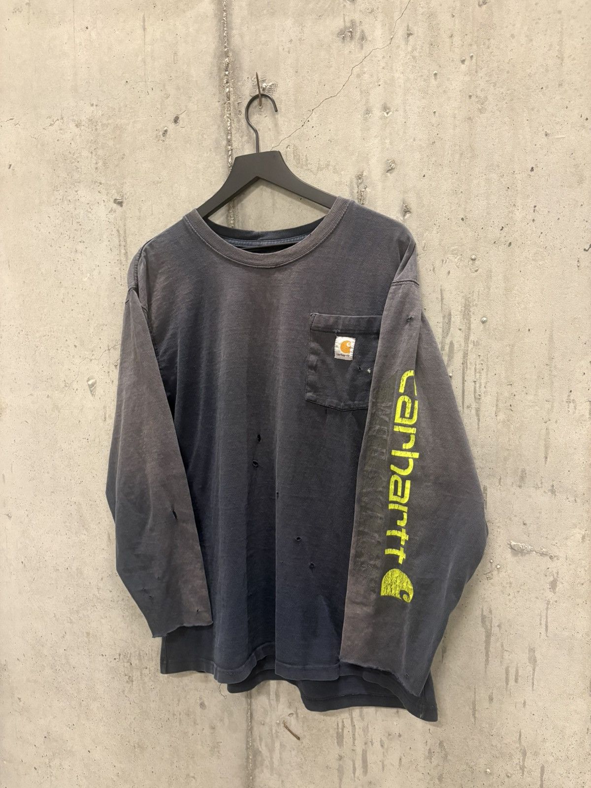 Vintage Vintage Carhartt Logo Shirt Faded Thrashed Grunge Band Size US XL / EU 56 / 4 - 2 Thumbnail