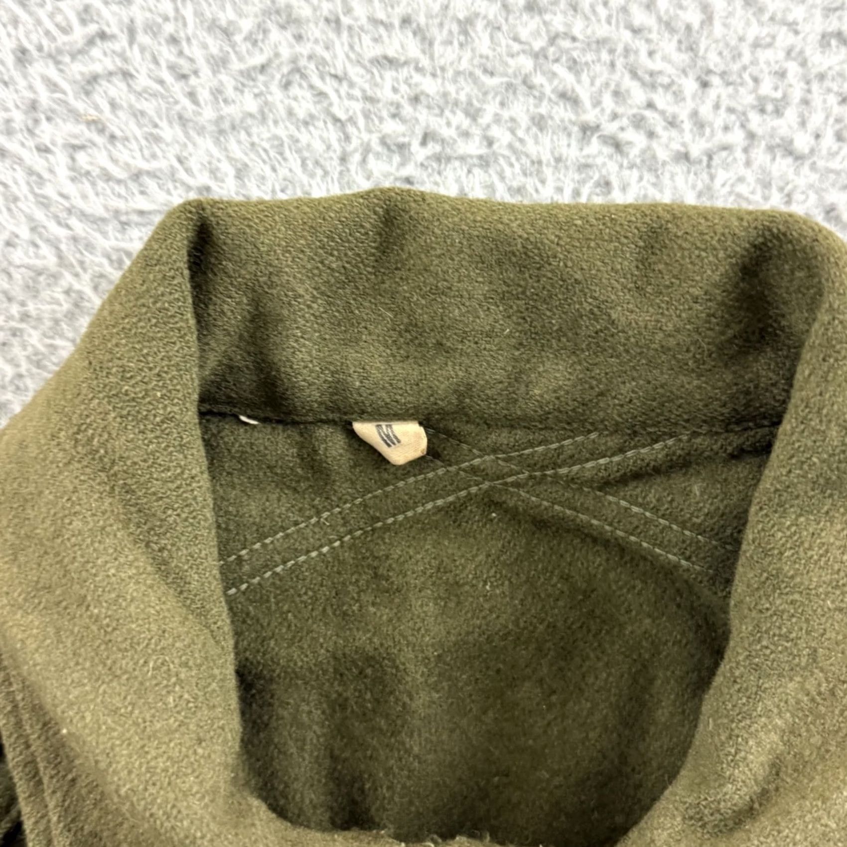 Vintage VINTAGE US Army Wool Field Shirt Mens M Green M-1951 OG 108 Military 70s USA Shirt Mens M Green 50s 70s Military US Army Wool Field Shirt Size US M / EU 48-50 / 2 - 6 Thumbnail
