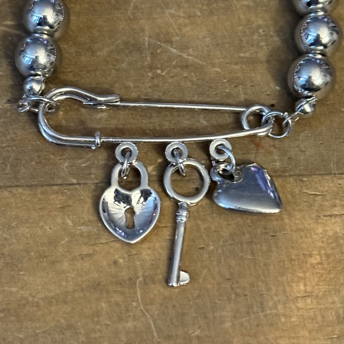 Other Silver tone safety pin beaded charm bracelet Size ONE SIZE - 4 Thumbnail