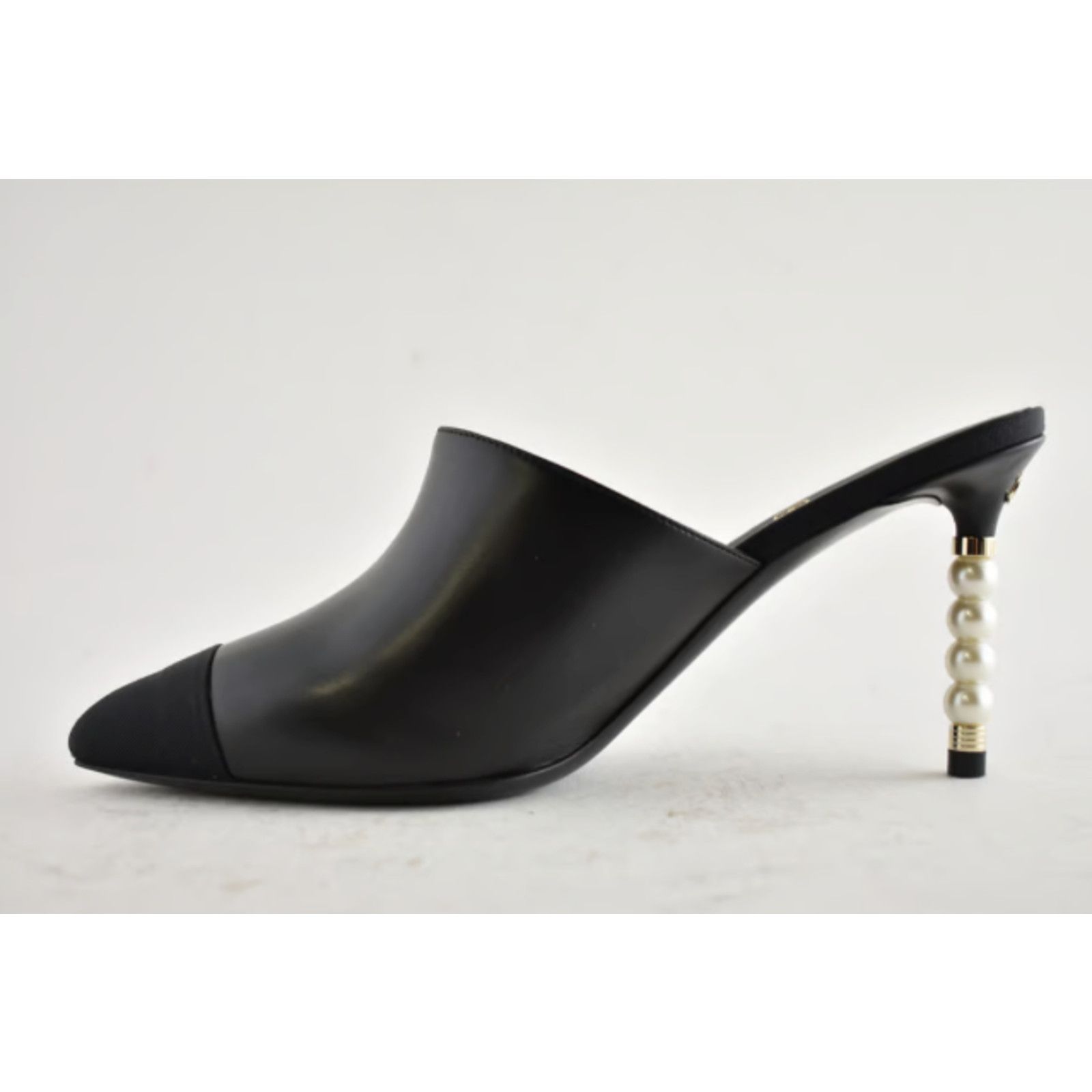 Chanel 20S Paris Rome Pearl CC Mule Slide Backless Heel Pump 36.5 Size US 6.5 / IT 36.5 - 5 Thumbnail