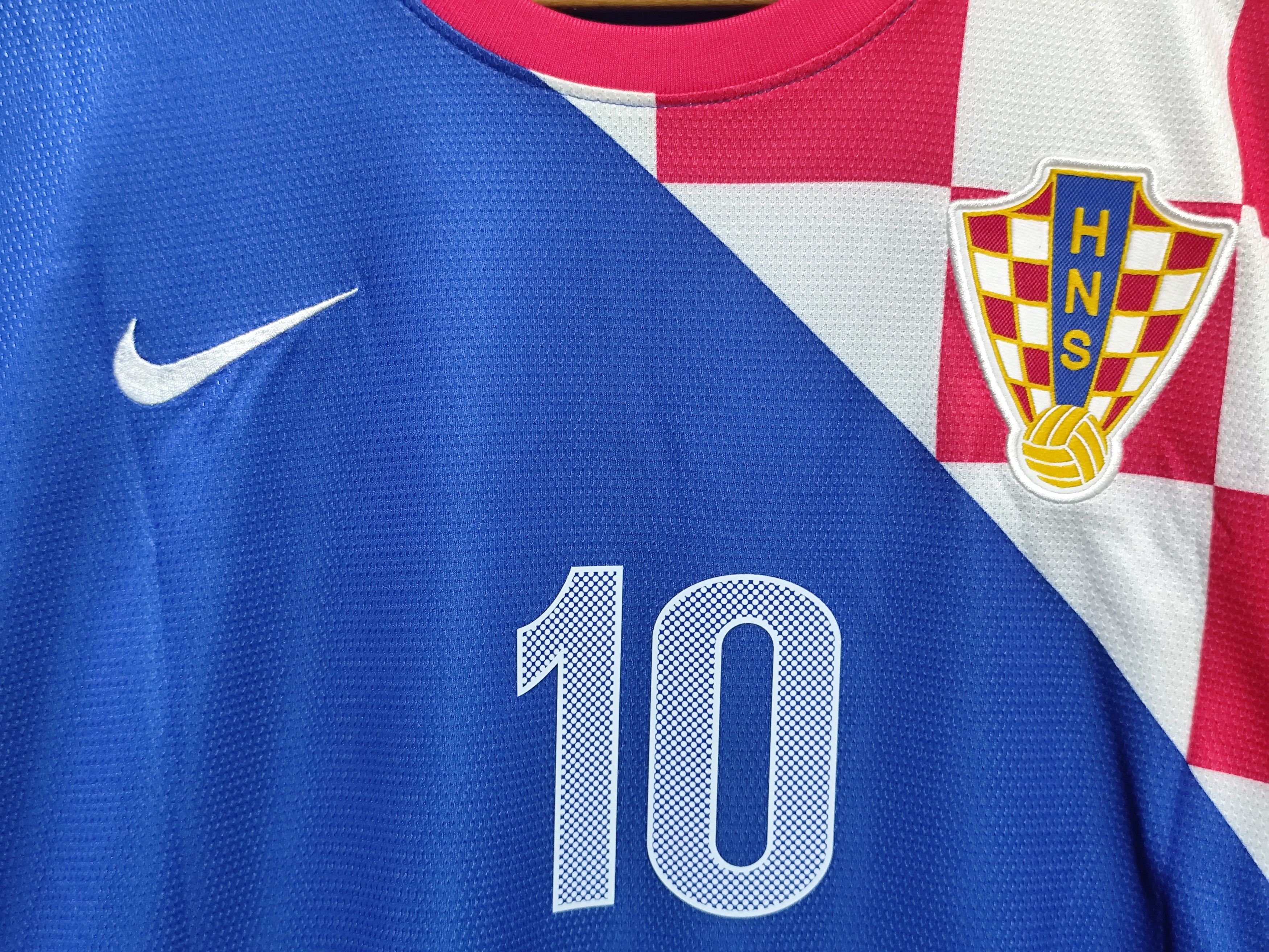 Nike Nike x Croatia 2012 Modric #10 Away Jersey Size US S / EU 44-46 / 1 - 10 Thumbnail