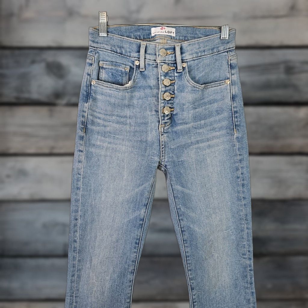 Loft **Ann Taylor LOFT Womens Blue Crop Jeans Size 00** User: **Ann Taylor LOFT Womens Blue Crop Jeans Size 00** Size 24" / US 00 / IT 34 - 1 Thumbnail