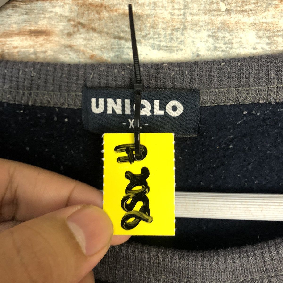 Uniqlo Uniqlo japan vintage Black Sweatshirt #A2058 Size US XL / EU 56 / 4 - 9 Thumbnail
