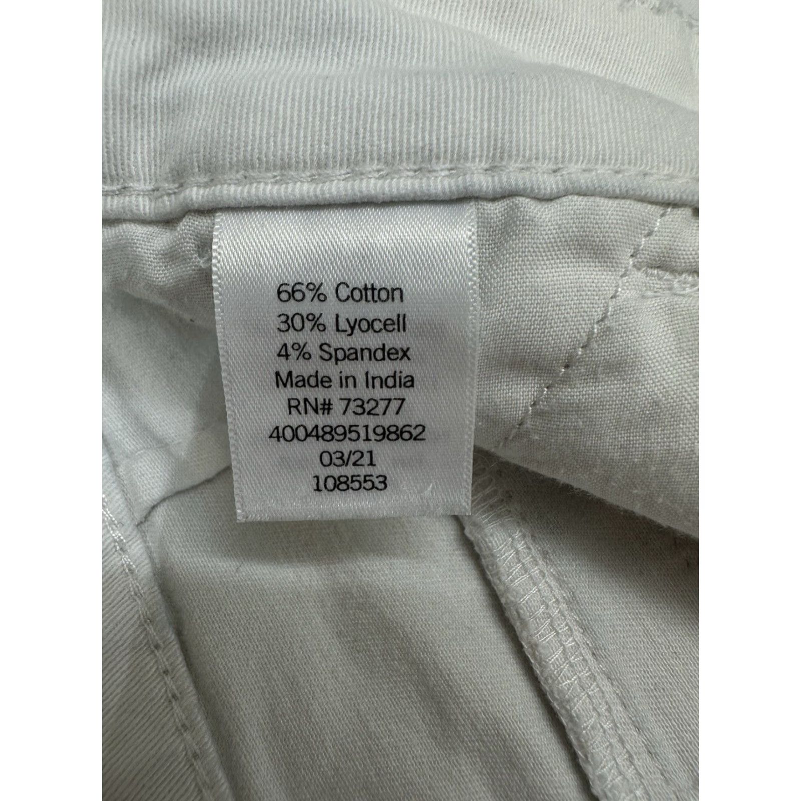 Vintage SO Womens Juniors Shorts Size 17 White Chino - Regular Fit, Mid Rise, 3.5in Inseam, Cotton Lyocell Spandex, Button Zipper, Beach/ Casual, Womens Size 38" / US 16 / IT 52 - 4 Thumbnail